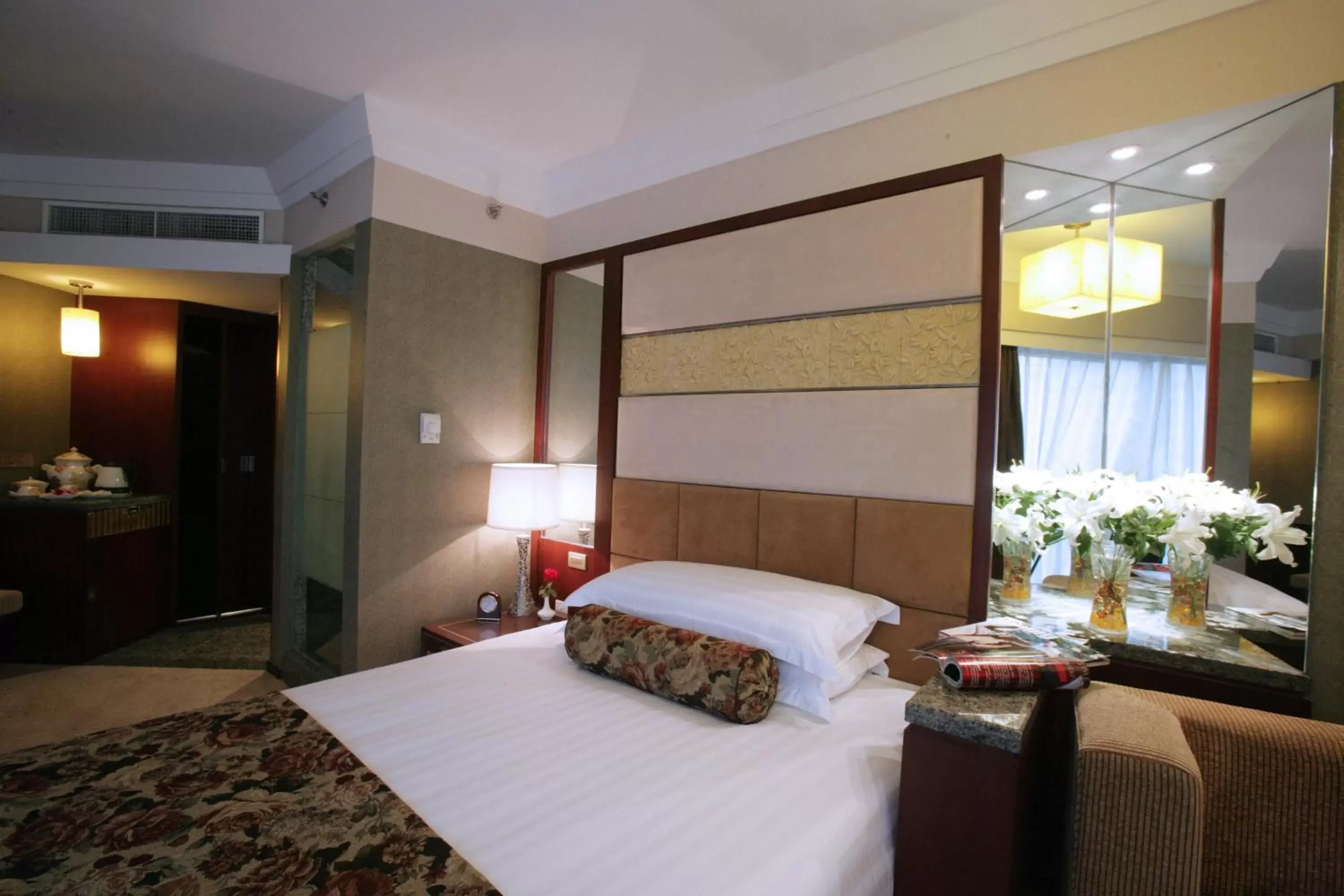 Bed in Nanjing Central Hotel