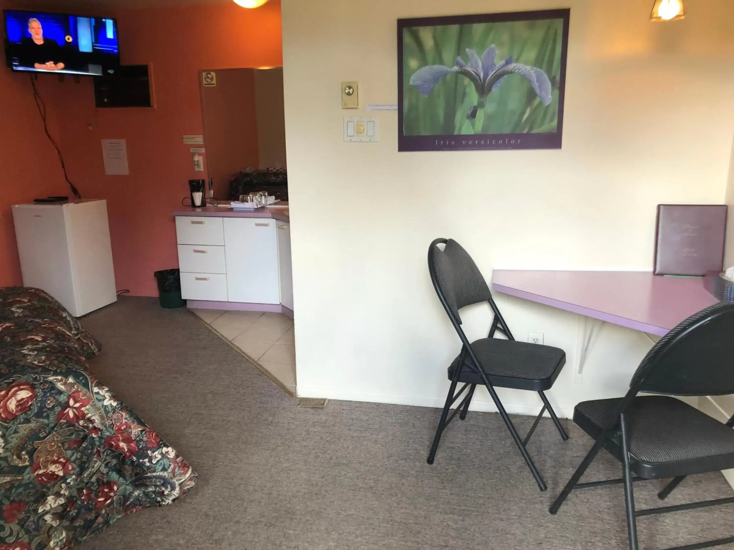 Dining Area in Motel Le Voyageur