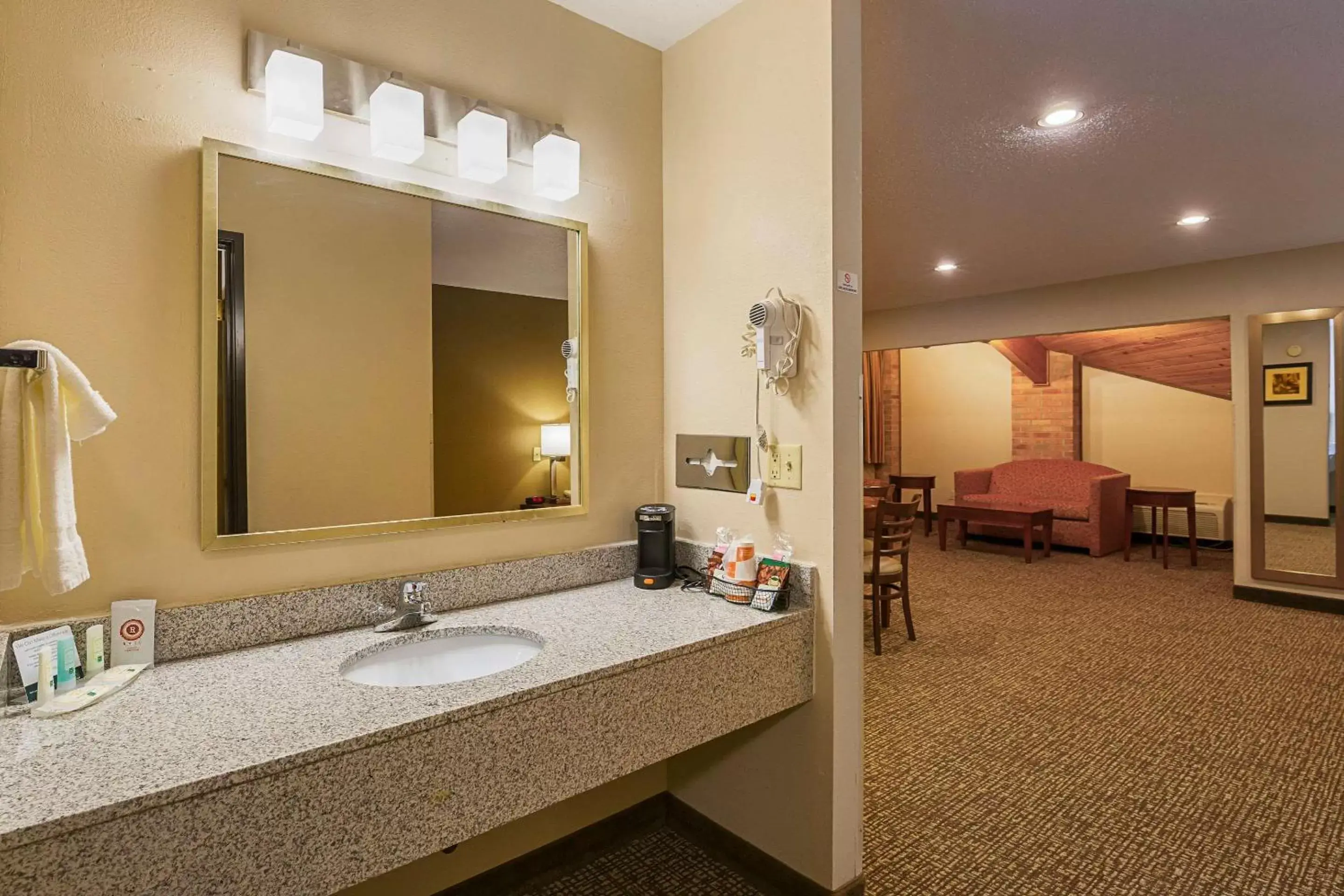 Photo of the whole room, Bathroom in Quality Inn Waverly