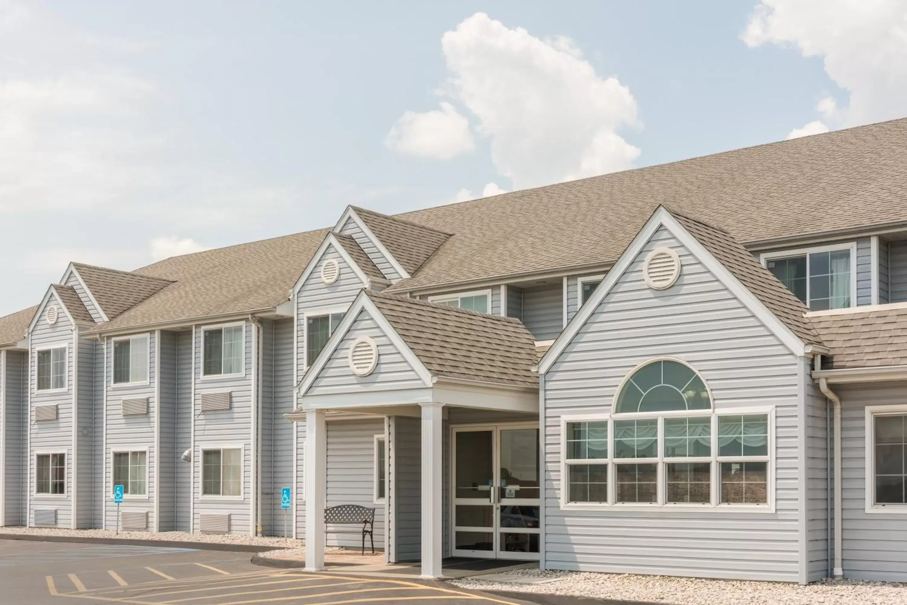 Facade/entrance, Property Building in Microtel Inn & Suites by Wyndham Sainte Genevieve