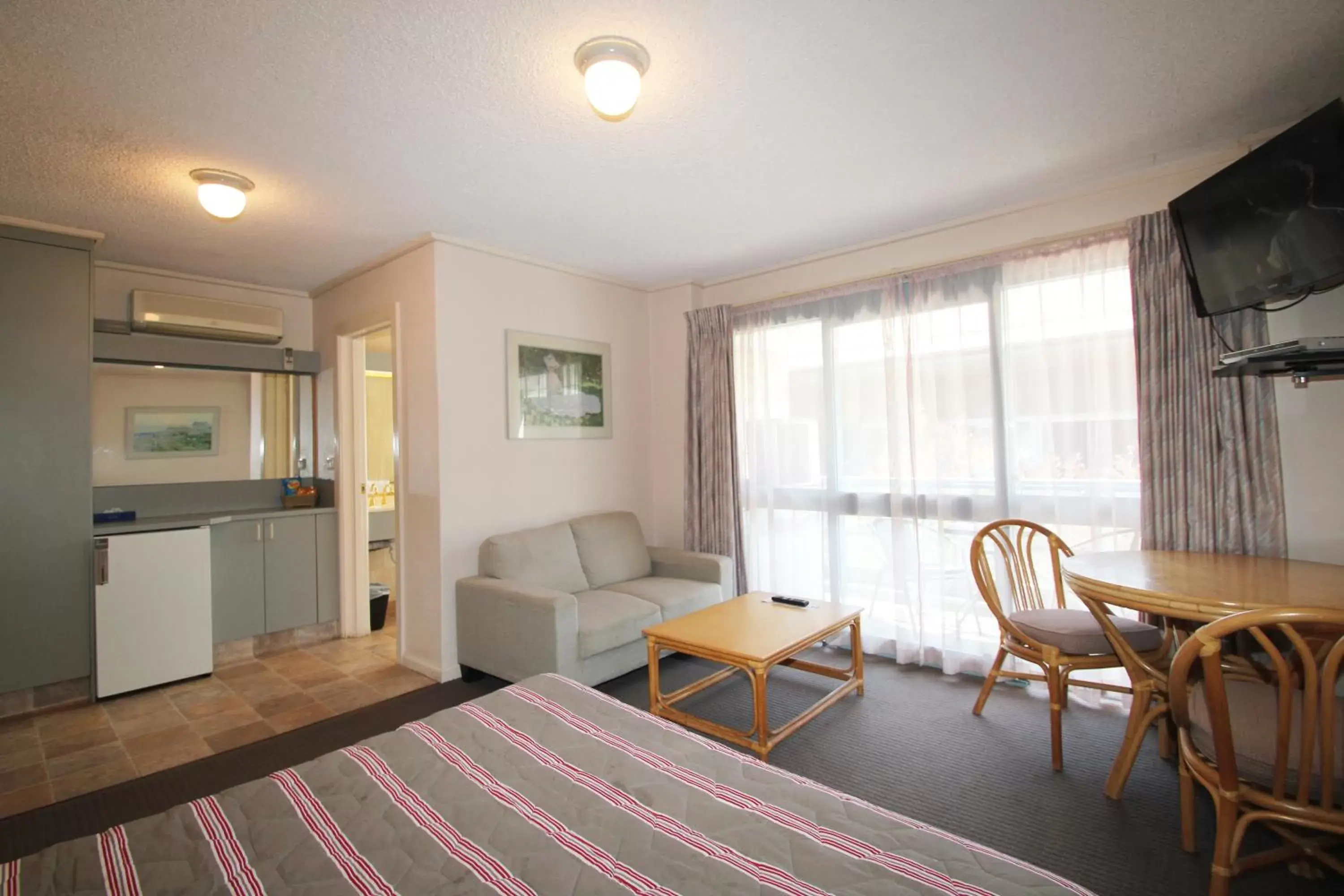 Seating Area in Beaumaris Bay Motel