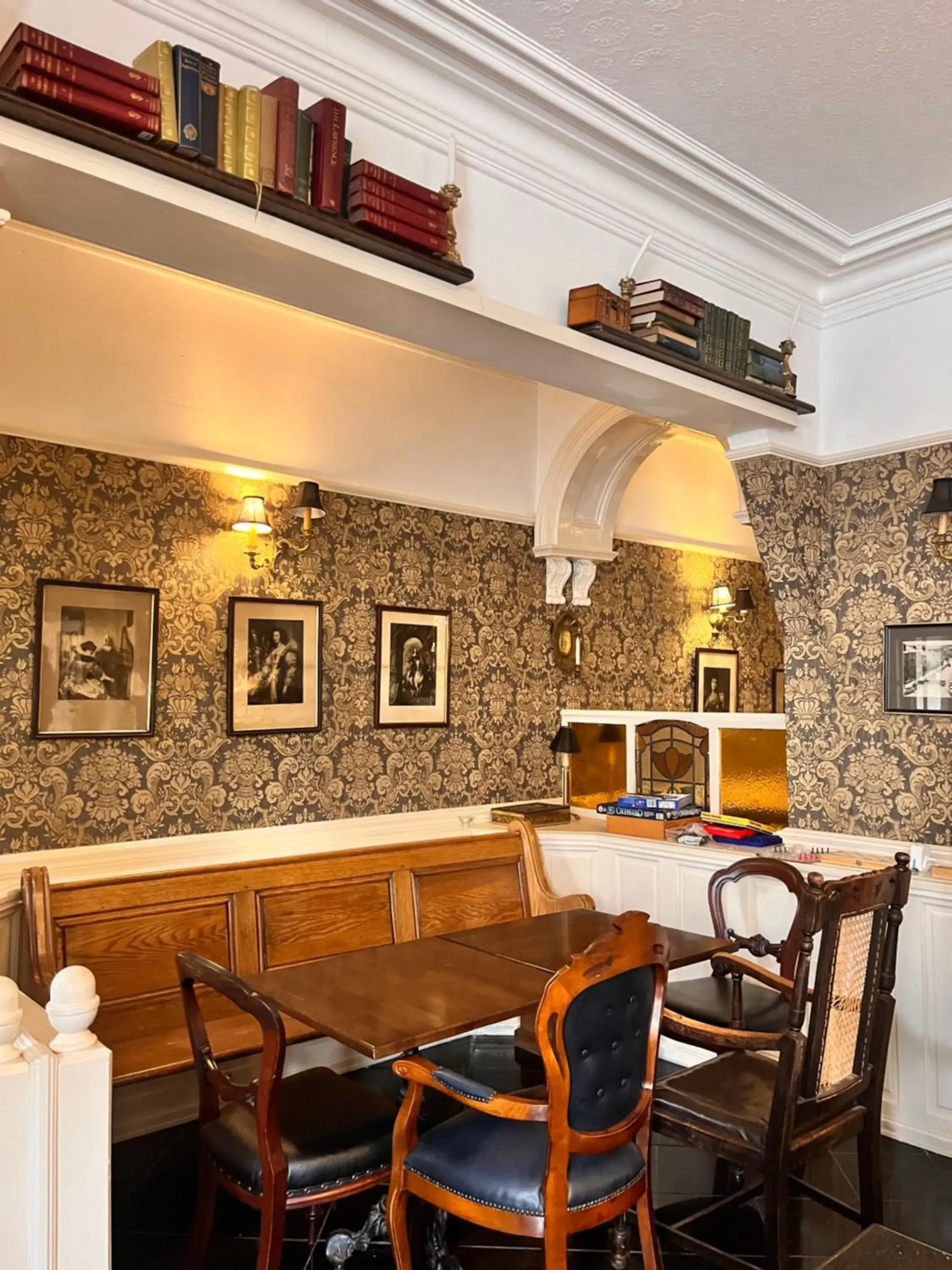 Lounge or bar, Restaurant/Places to Eat in Rose Tor Hotel