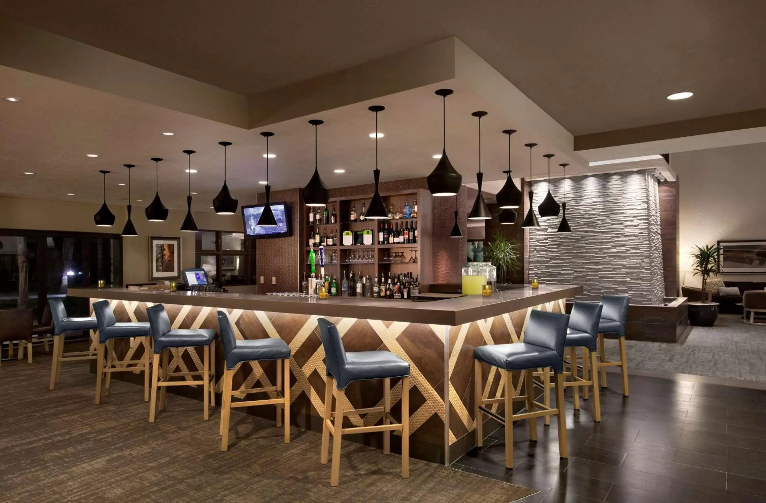 Lobby or reception, Lounge/Bar in Embassy Suites by Hilton Phoenix Tempe