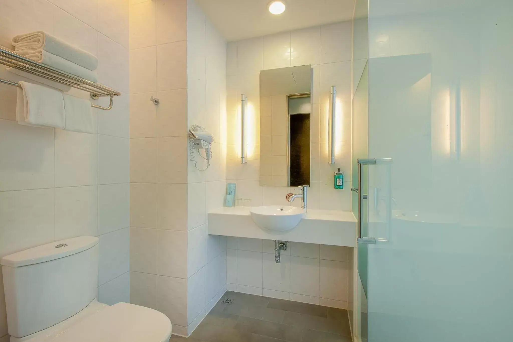 Bathroom in Holiday Inn Express Taichung Park, an IHG Hotel
