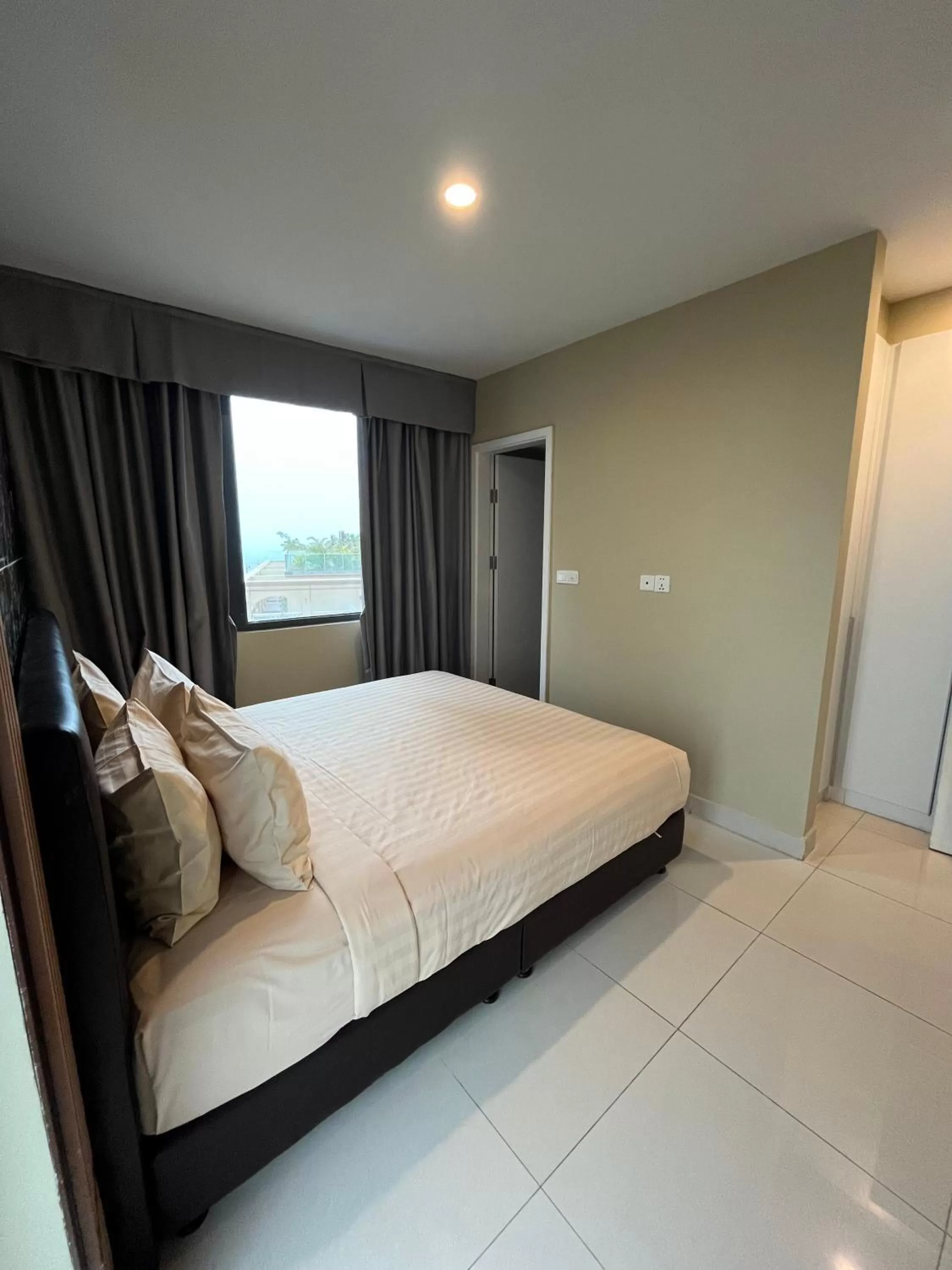 Bedroom, Bed in The Bridge Club