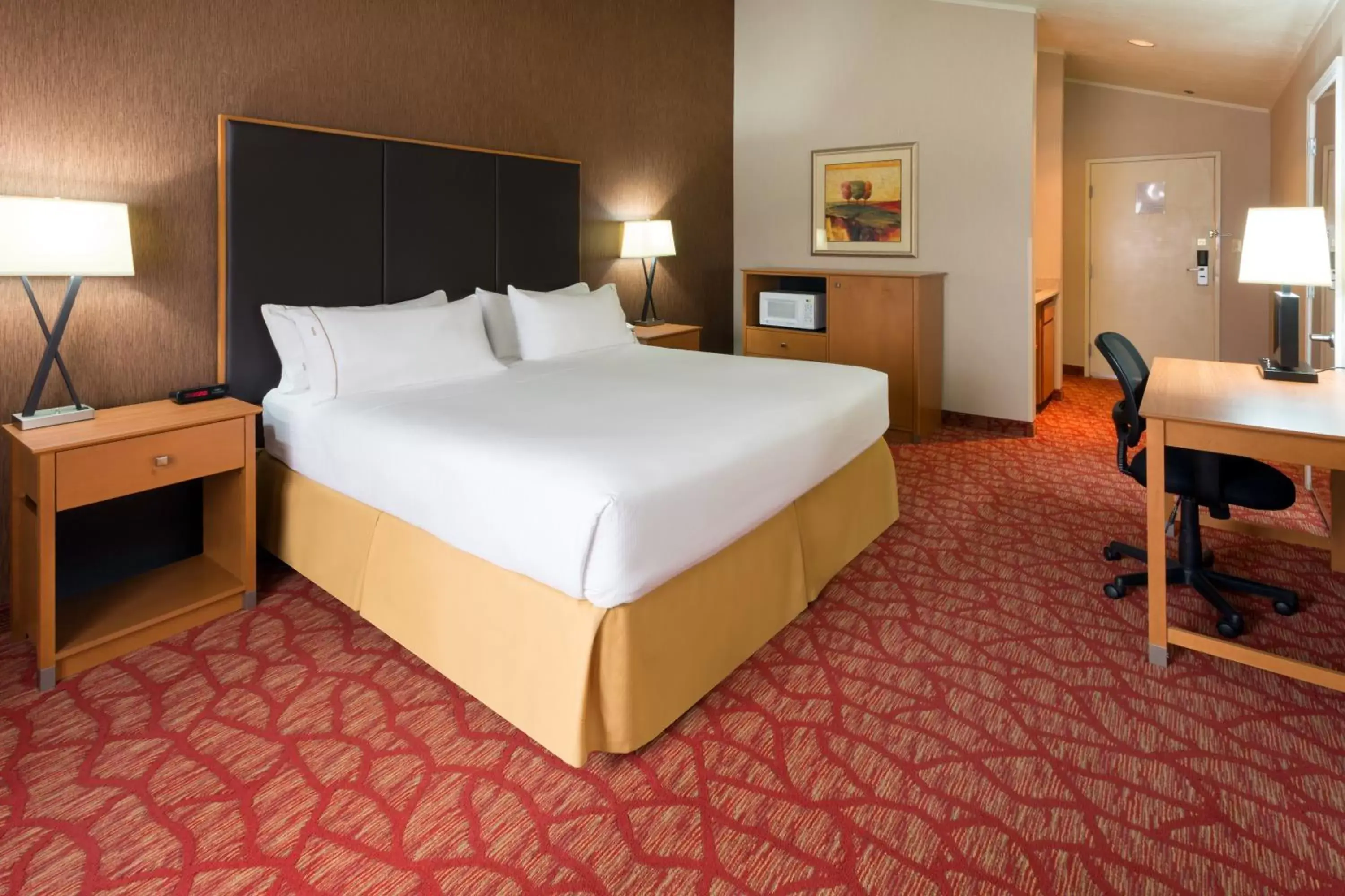 Photo of the whole room, Bed in Holiday Inn Express Grants Pass, an IHG Hotel
