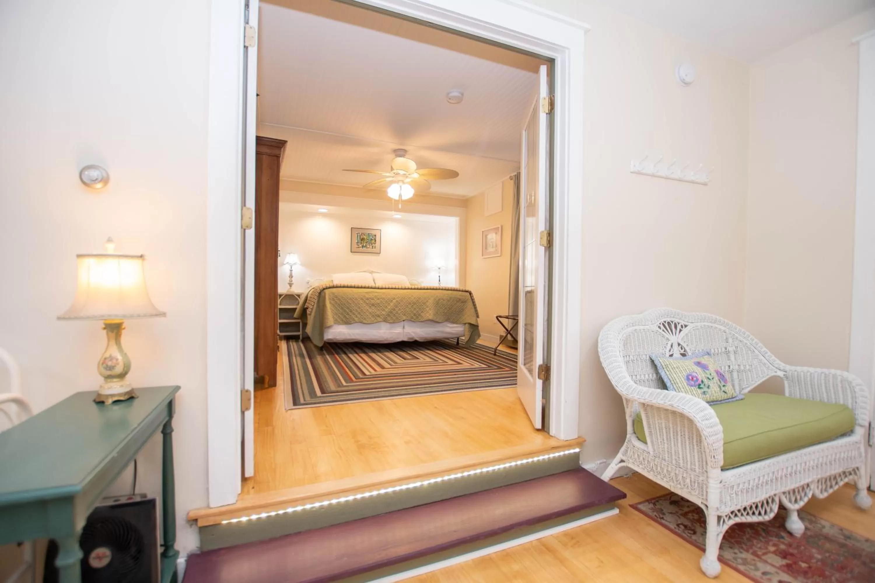 Bedroom, Bed in Terrace Inn and 1911 Restaurant