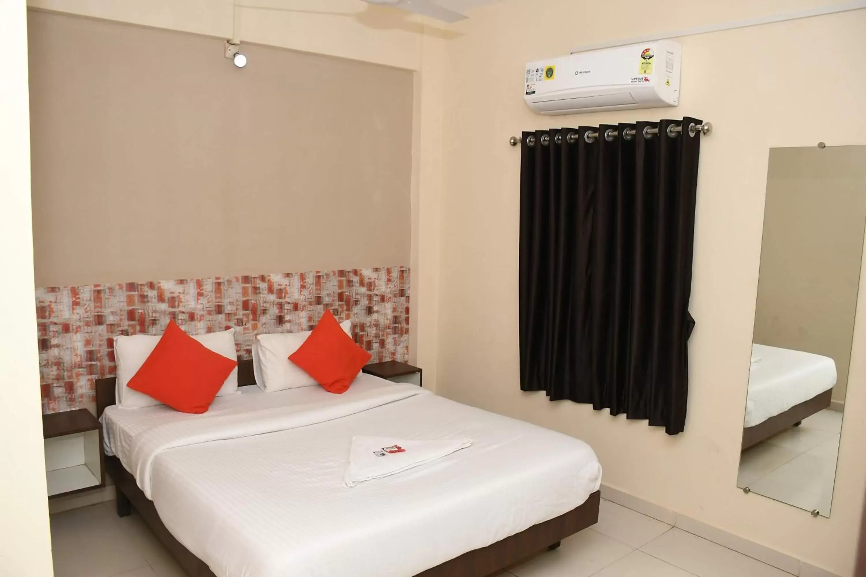 Bed in Hotel Nawanagar Residency Bed in Hotel Nawanagar Residency