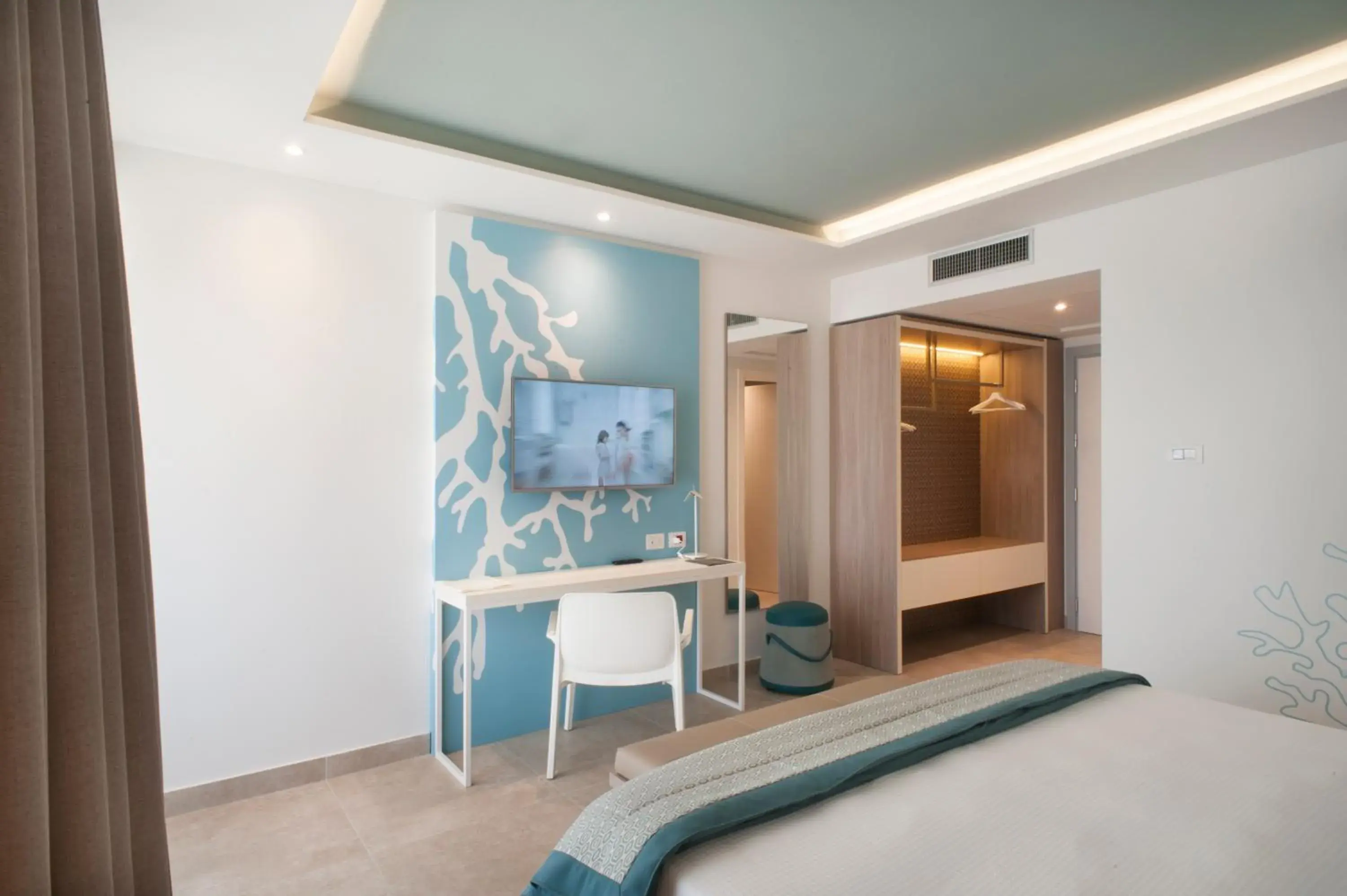 Bed, TV/Entertainment Center in Modica Beach Resort