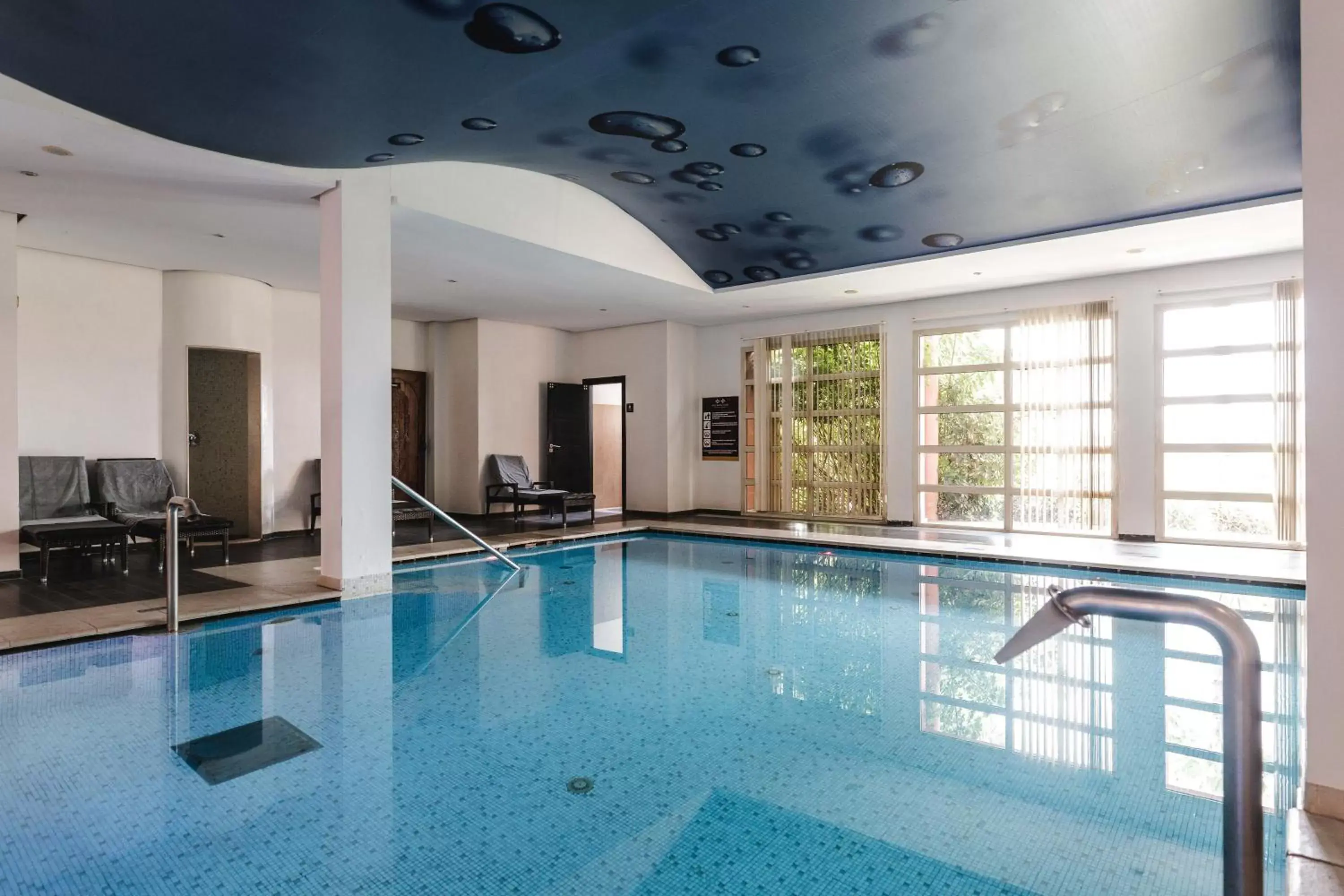 Swimming Pool in Kenzi Menara Palace & Resort