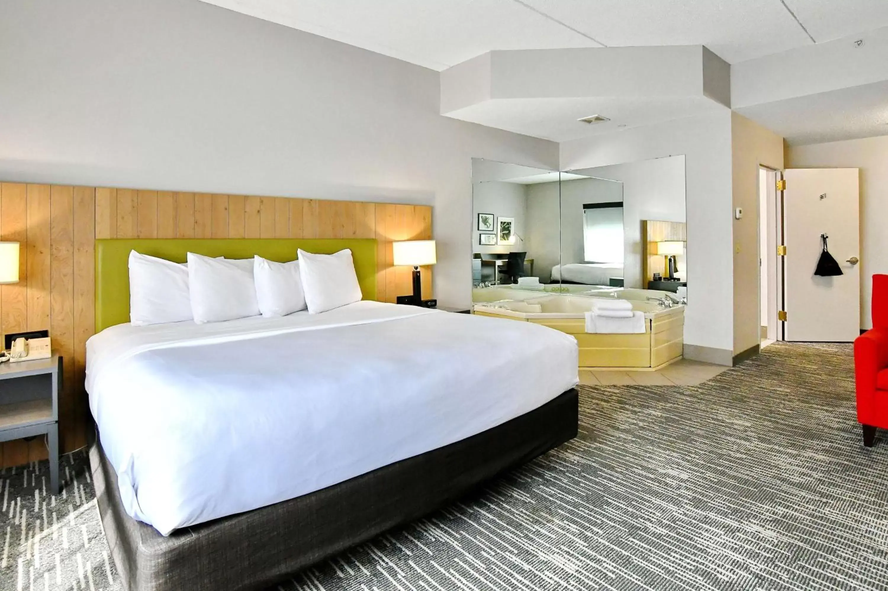 Photo of the whole room, Bed in Country Inn & Suites by Radisson, Mount Morris, NY Photo of the whole room, Bed in Country Inn & Suites by Radisson, Mount Morris, NY