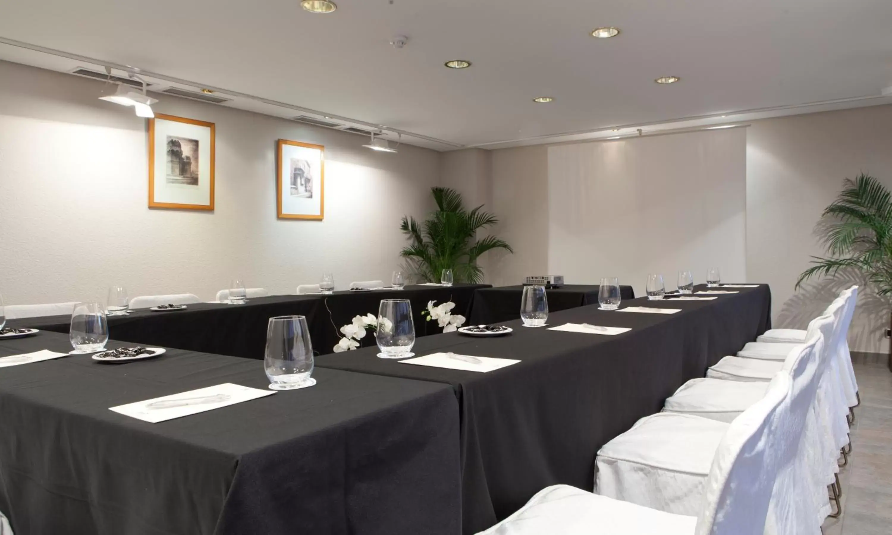 Business facilities in Intur Castellon