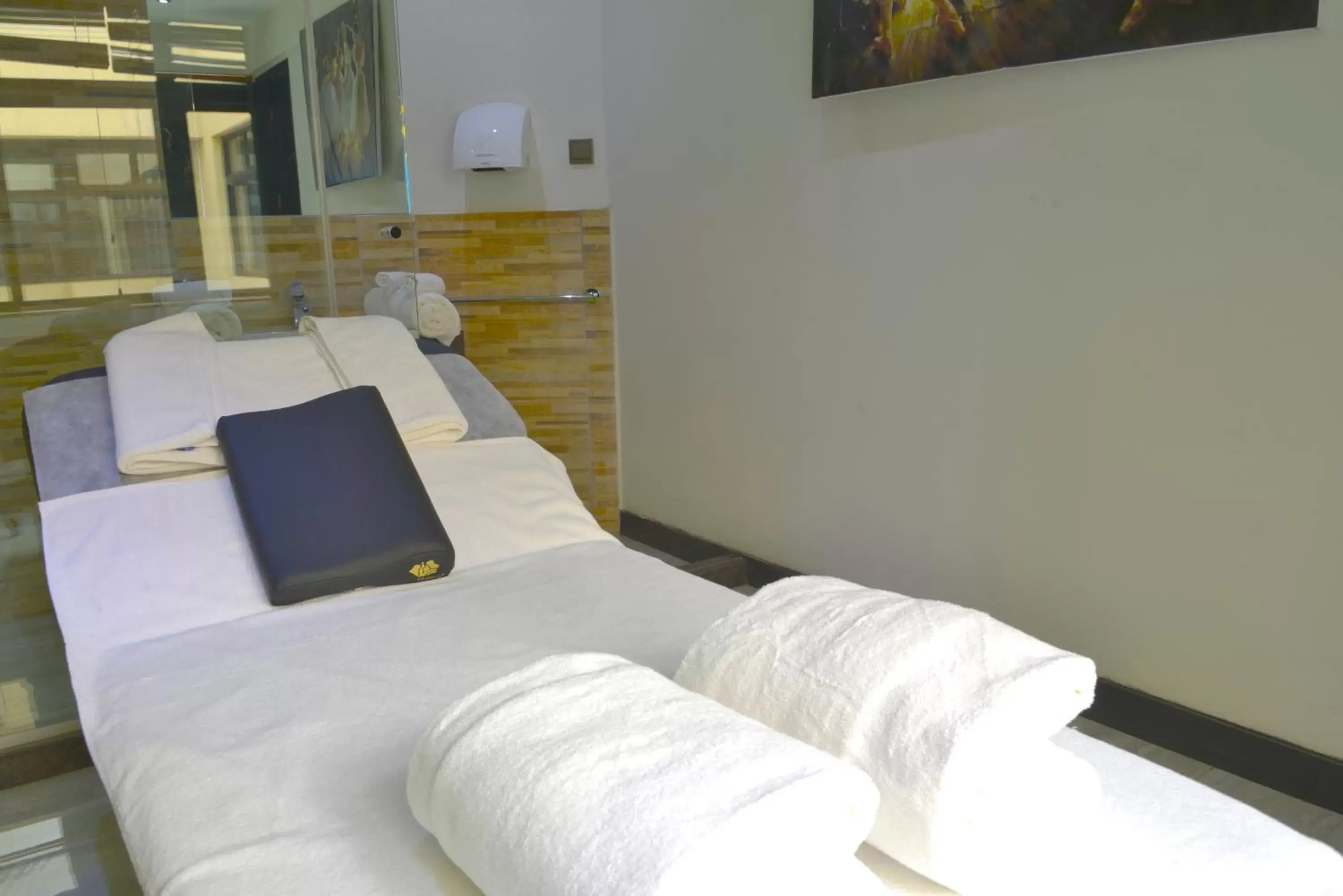 Spa and wellness centre/facilities, Bed in La Maison Royale