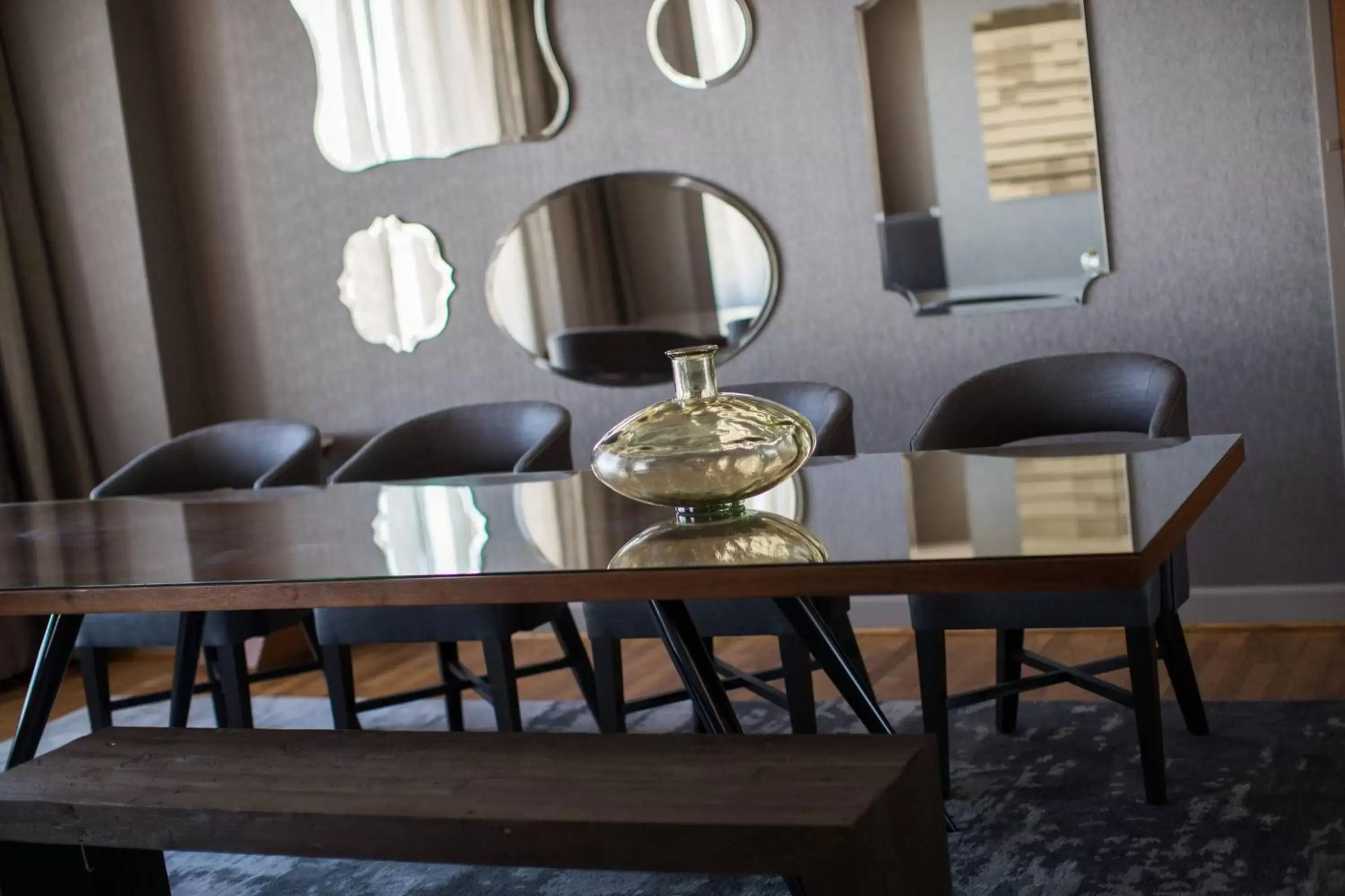 Bedroom, Dining Area in Renaissance Schaumburg Convention Center Hotel