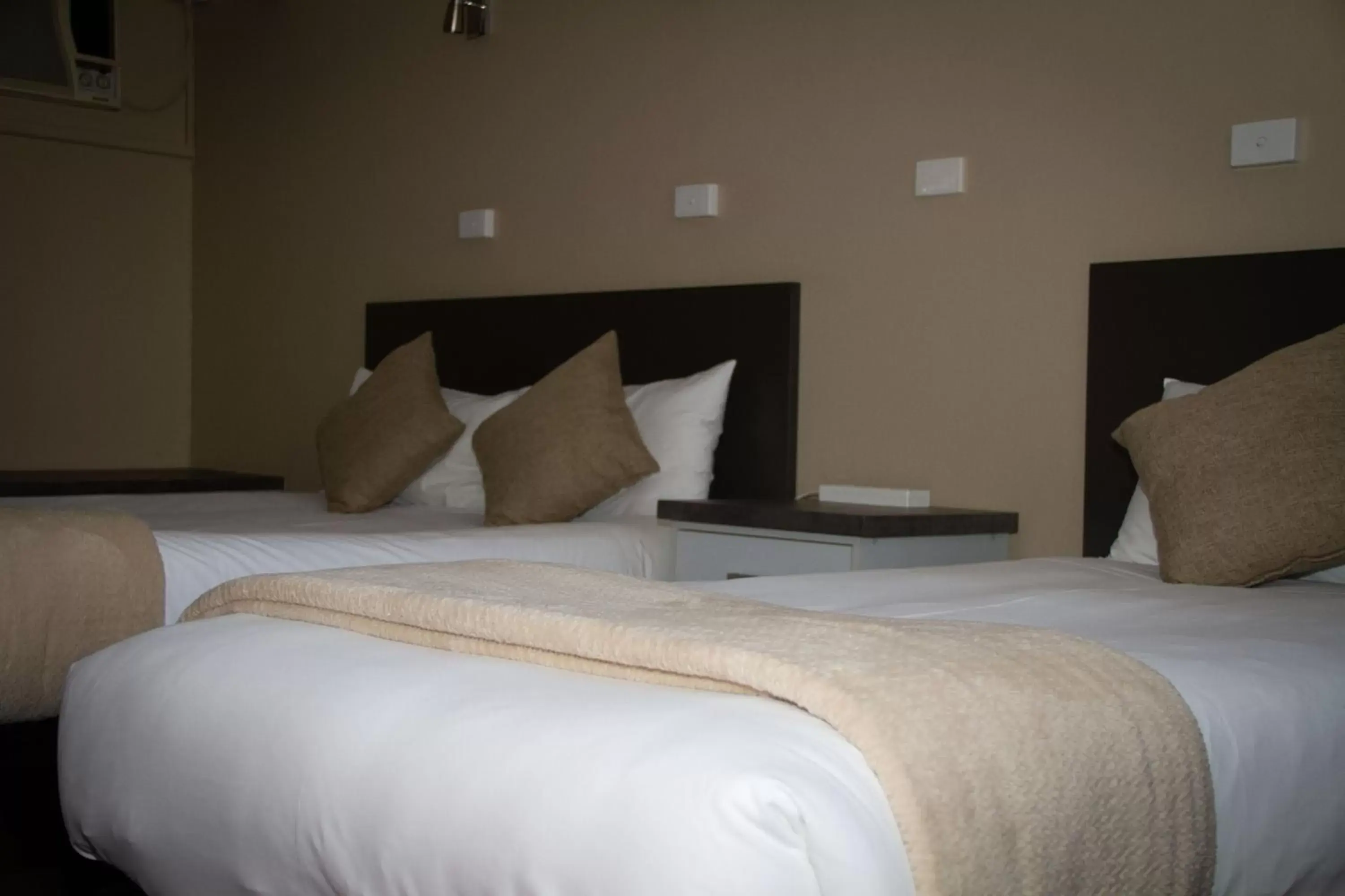 Bed in Astor Hotel Motel