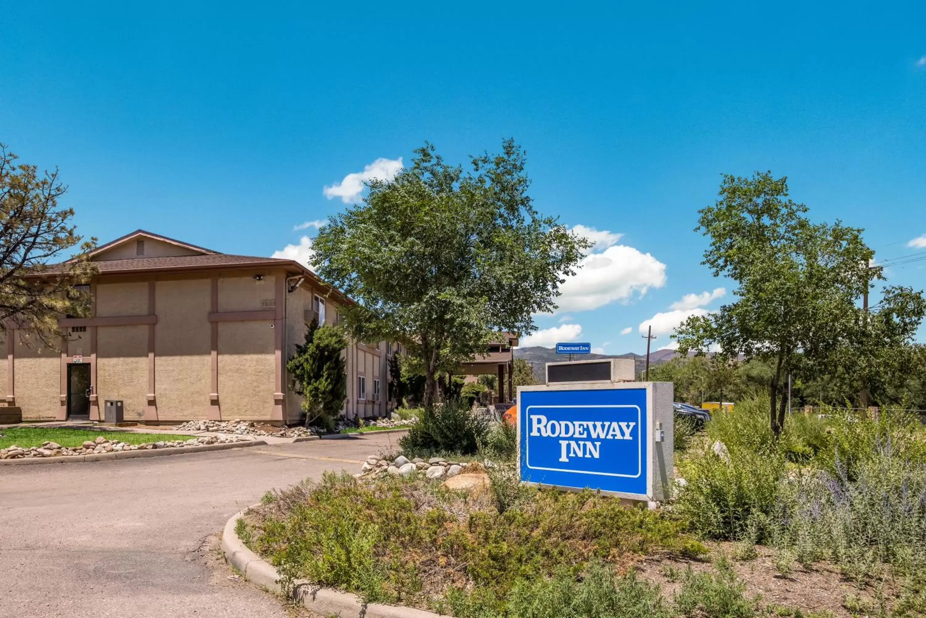 Property Building in Rodeway Inn