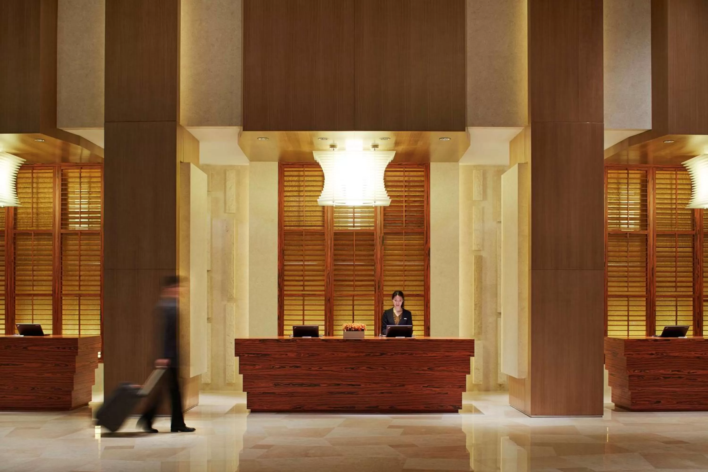 Lobby or reception in Hyatt Regency Qingdao - Stone old beach - Exhibition Center
