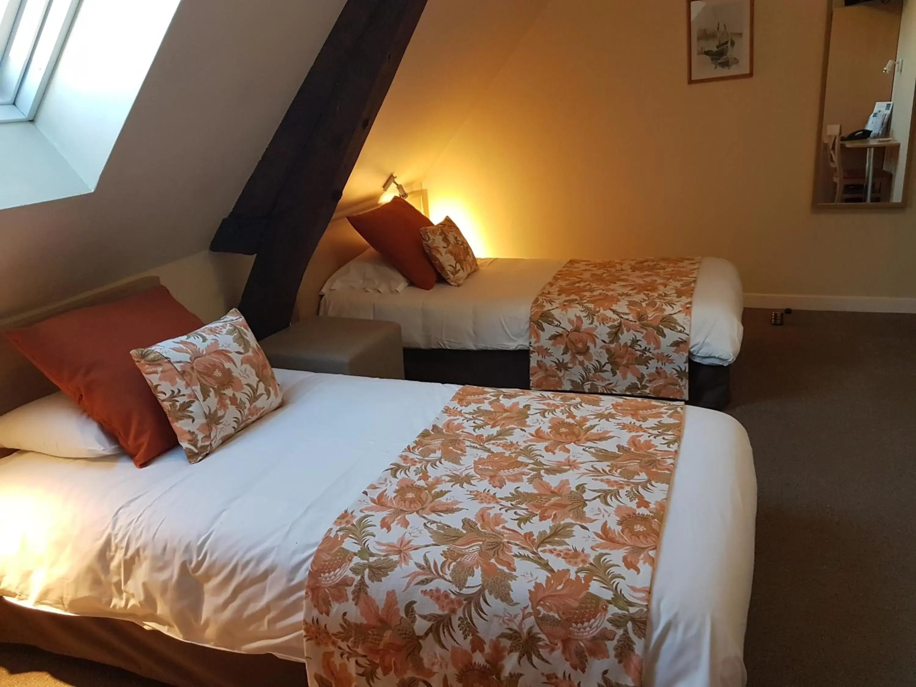 Bedroom, Bed in Hotel Henri IV