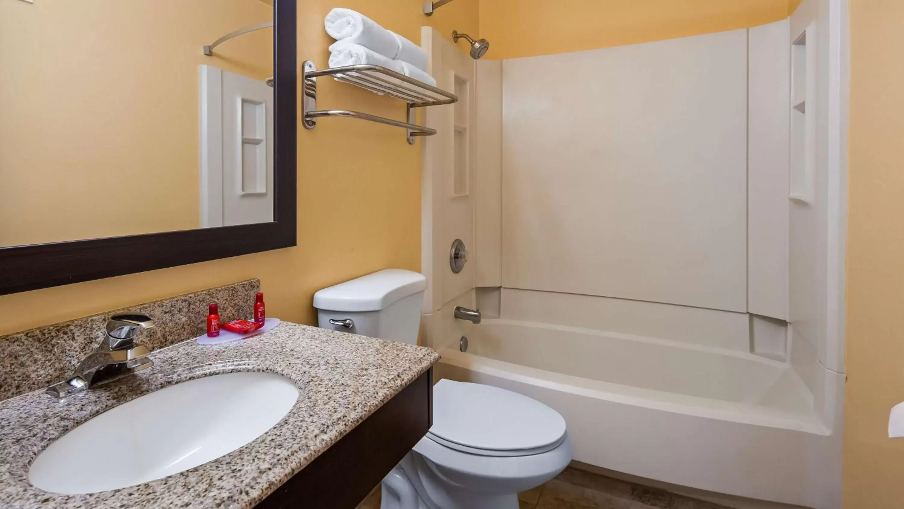 Bathroom in SureStay Hotel by Best Western Ellensburg
