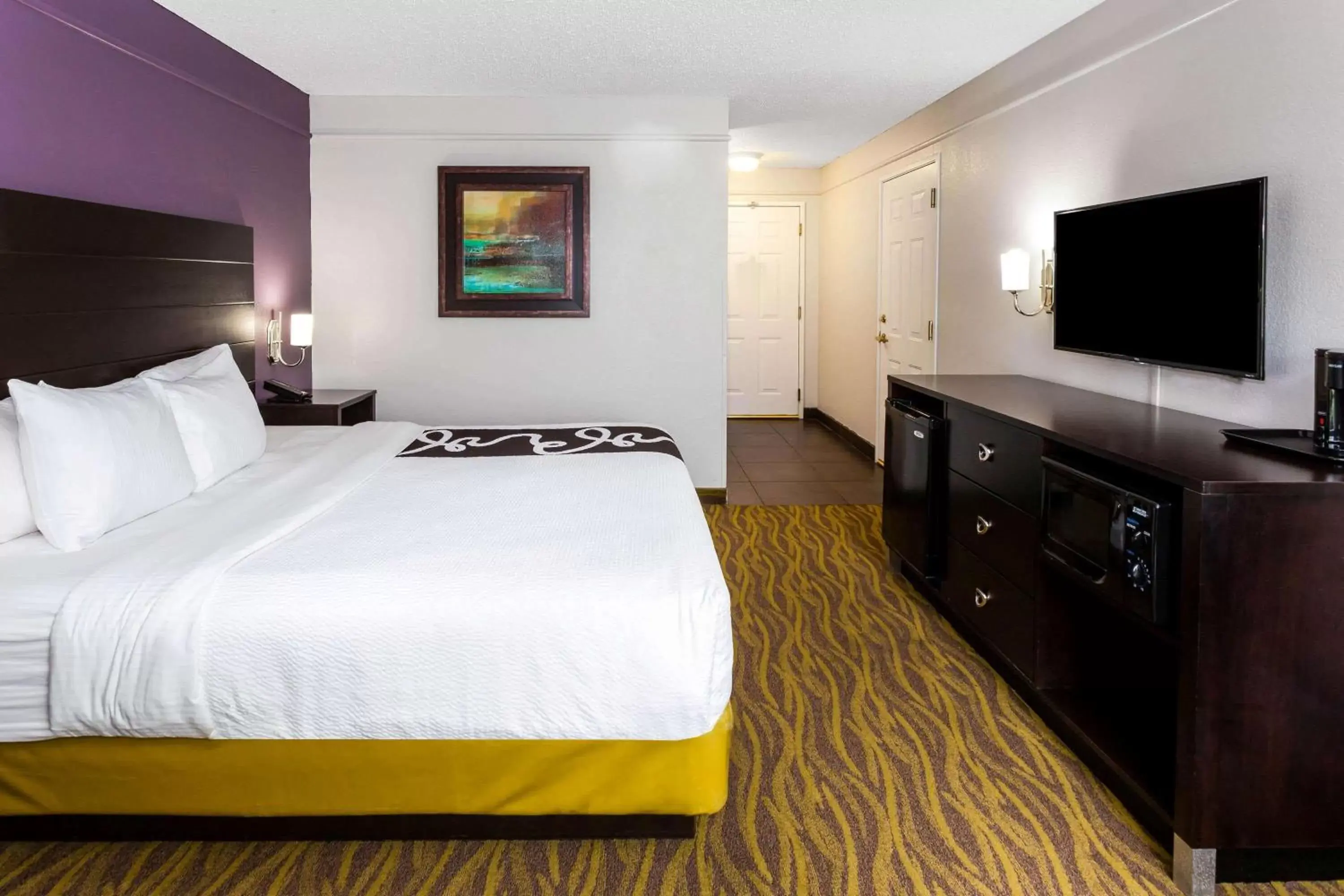 Photo of the whole room, Bed in La Quinta by Wyndham Laredo Airport