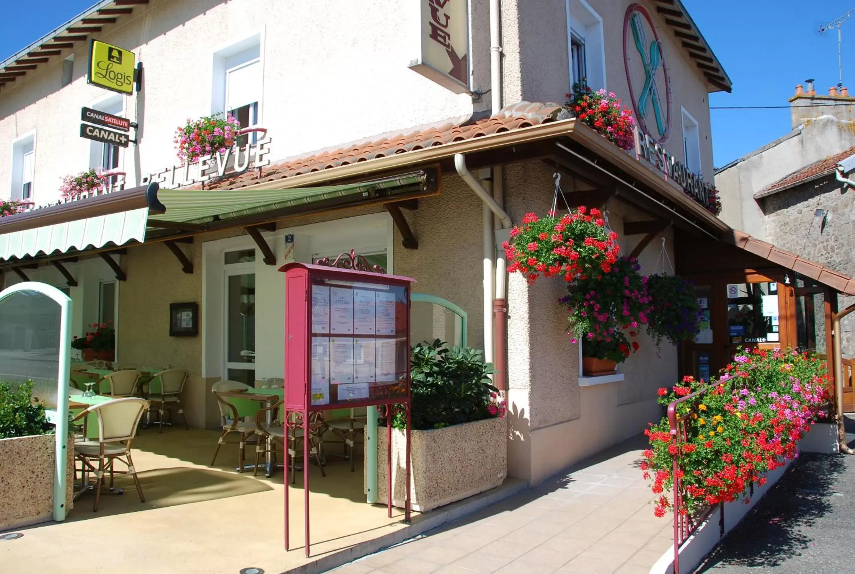 Property Building in Logis Hôtel Bellevue