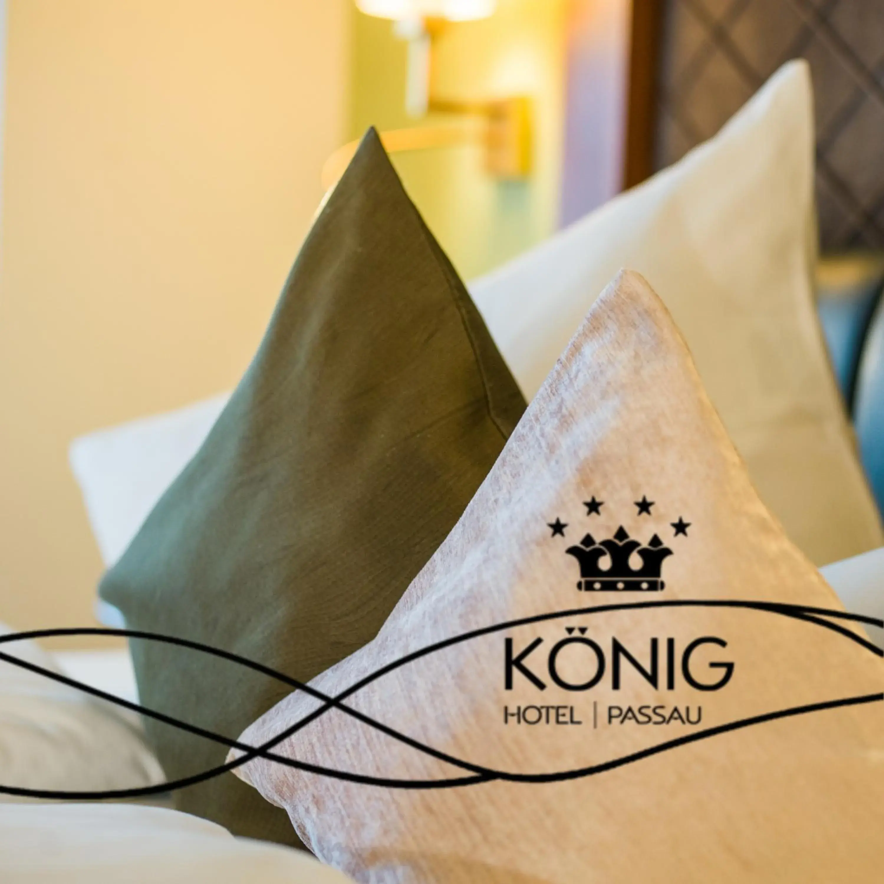 Bed, Property Logo/Sign in Hotel König