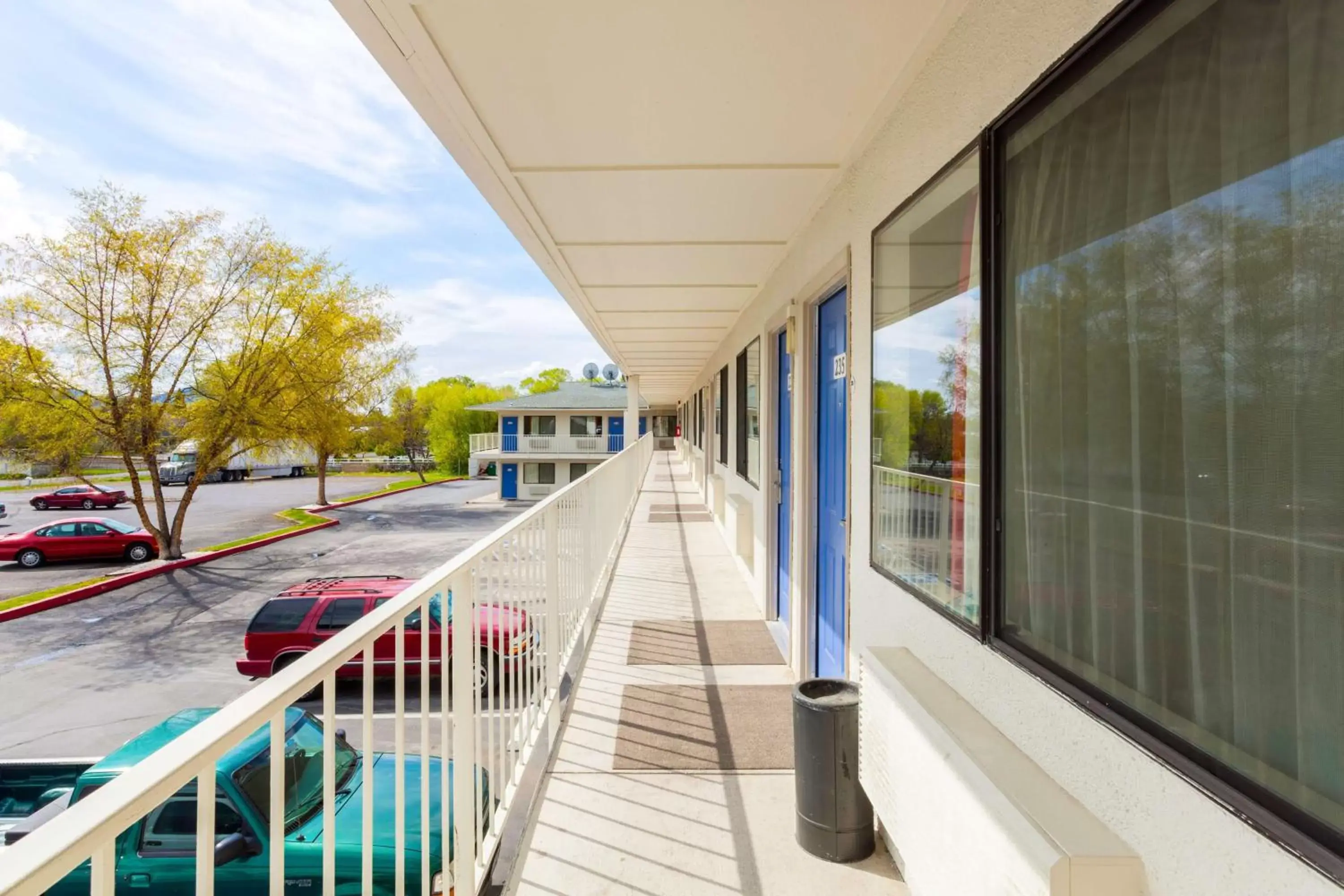 Property building in Motel 6-Klamath Falls, OR Property building in Motel 6-Klamath Falls, OR