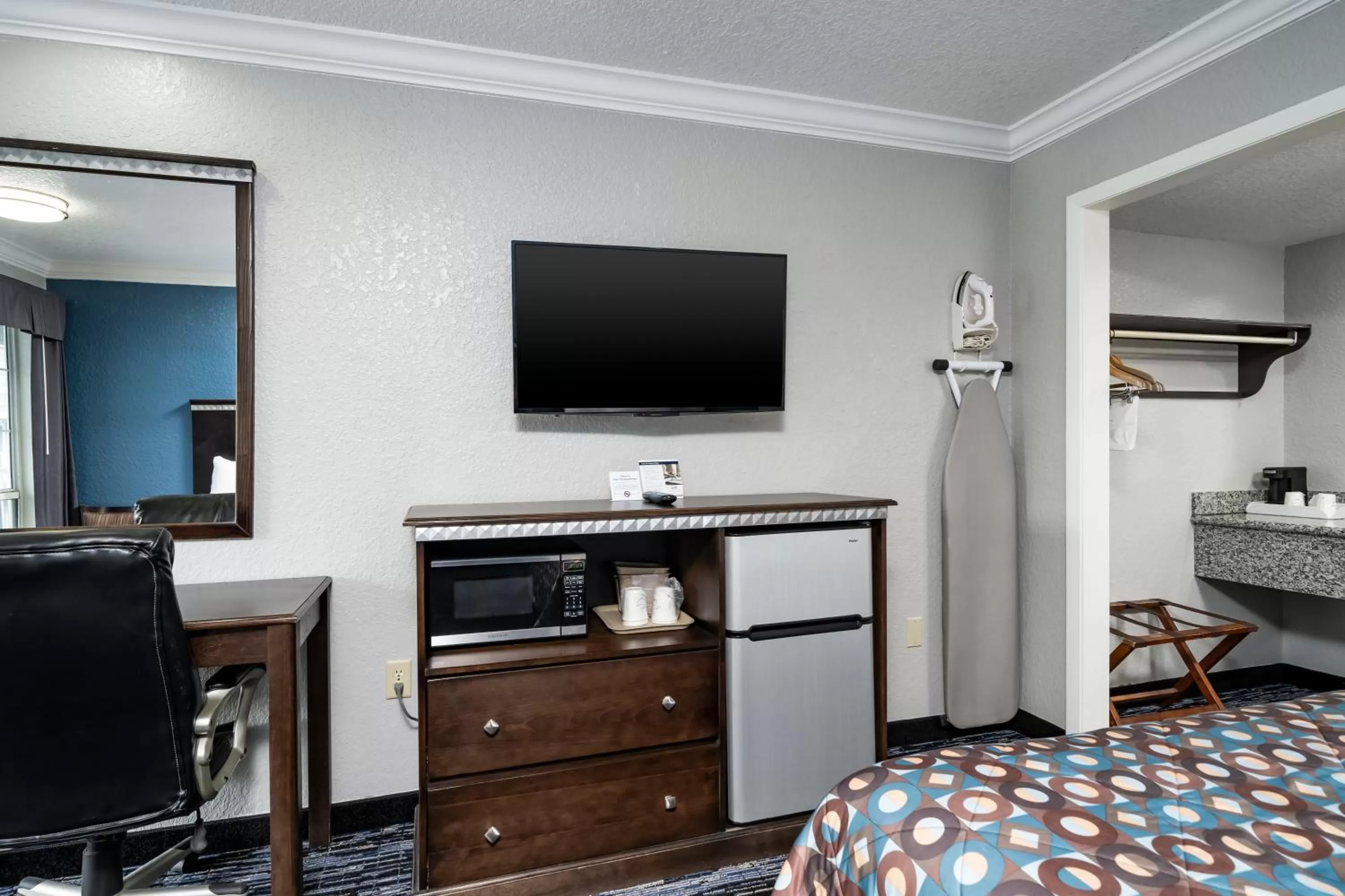 TV and multimedia, Bed in GatorTown Inn
