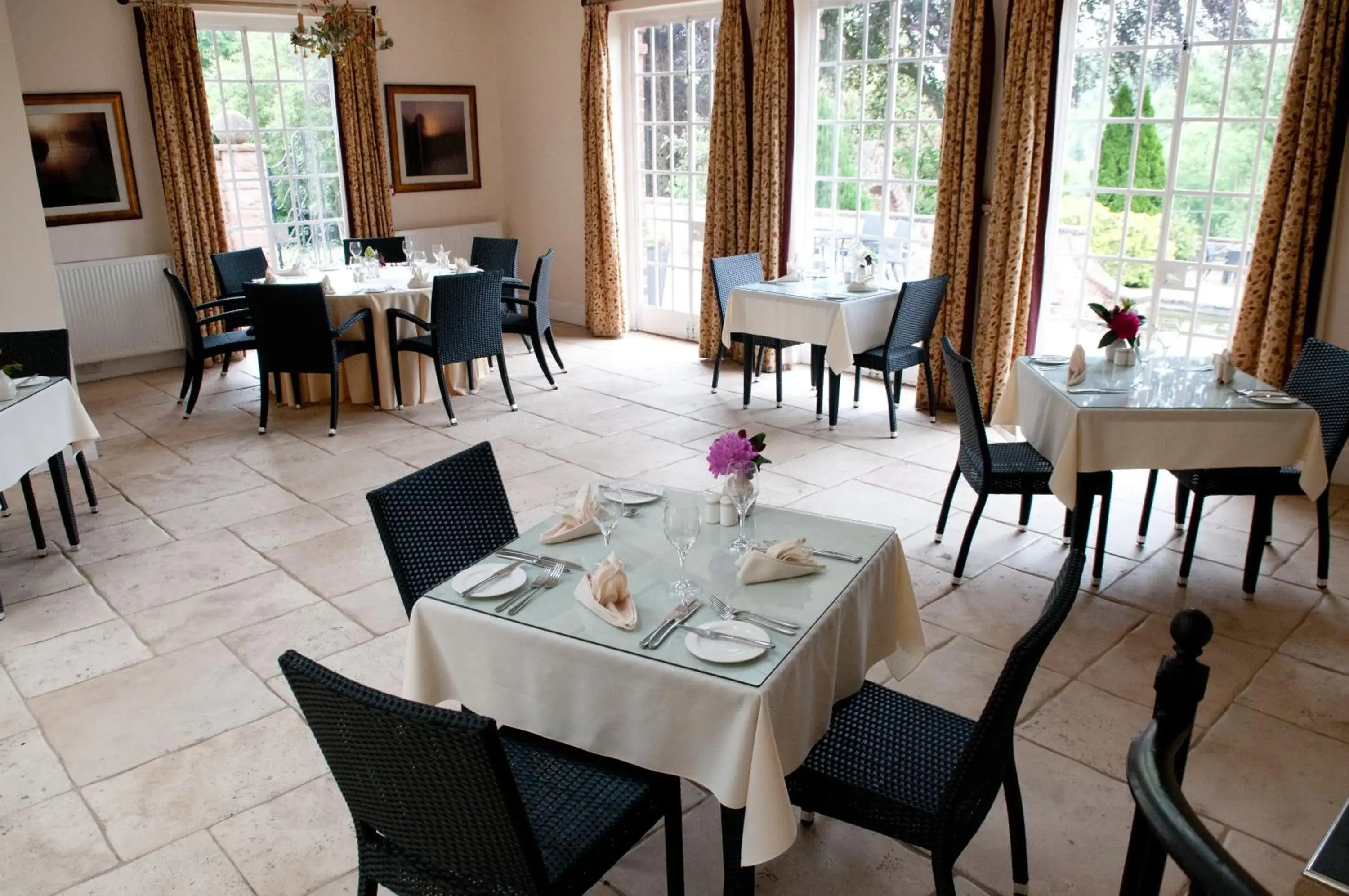 Restaurant/Places to Eat in Dunsley Hall Hotel