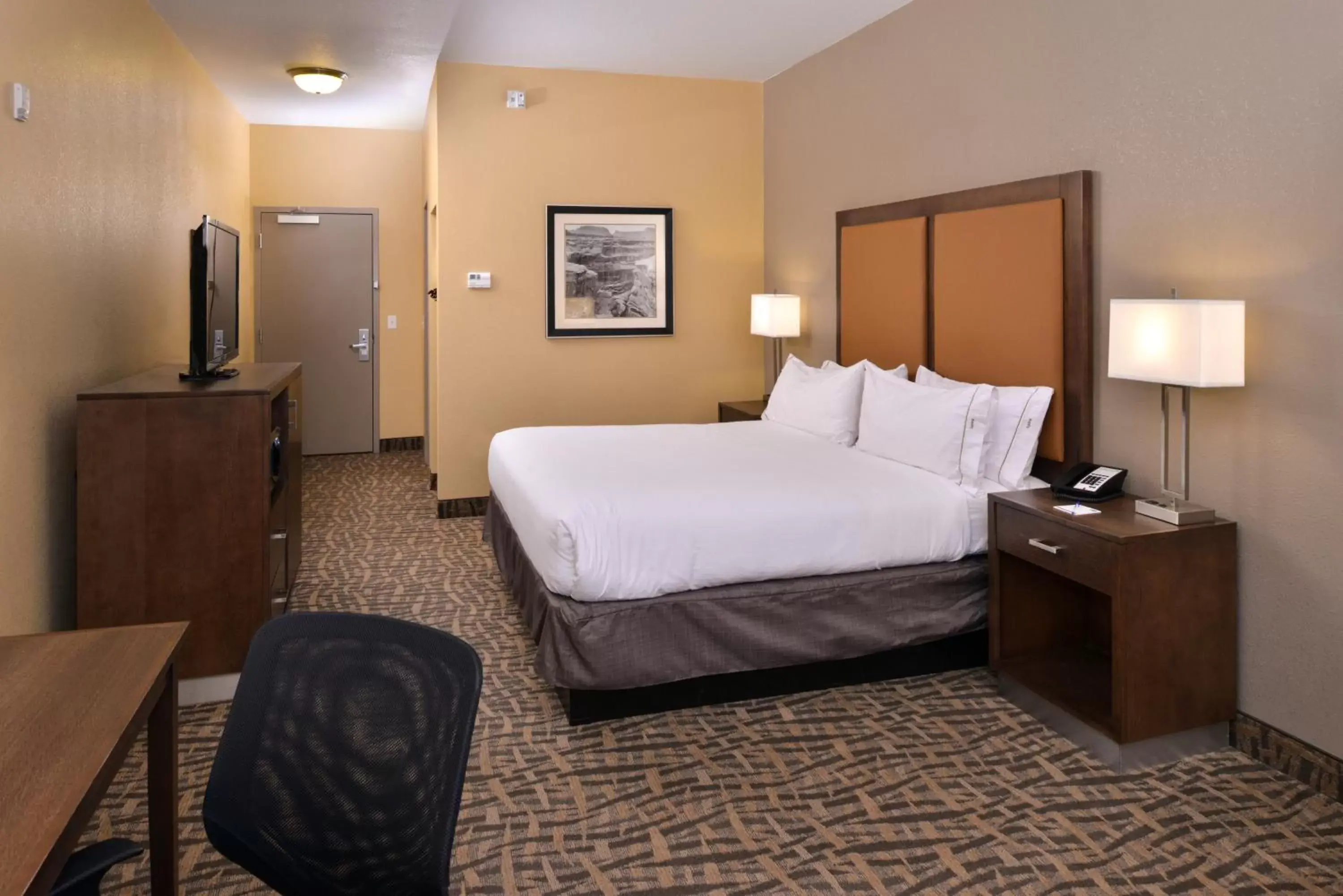 Photo of the whole room, Bed in Holiday Inn Express Hotels Page, an IHG Hotel