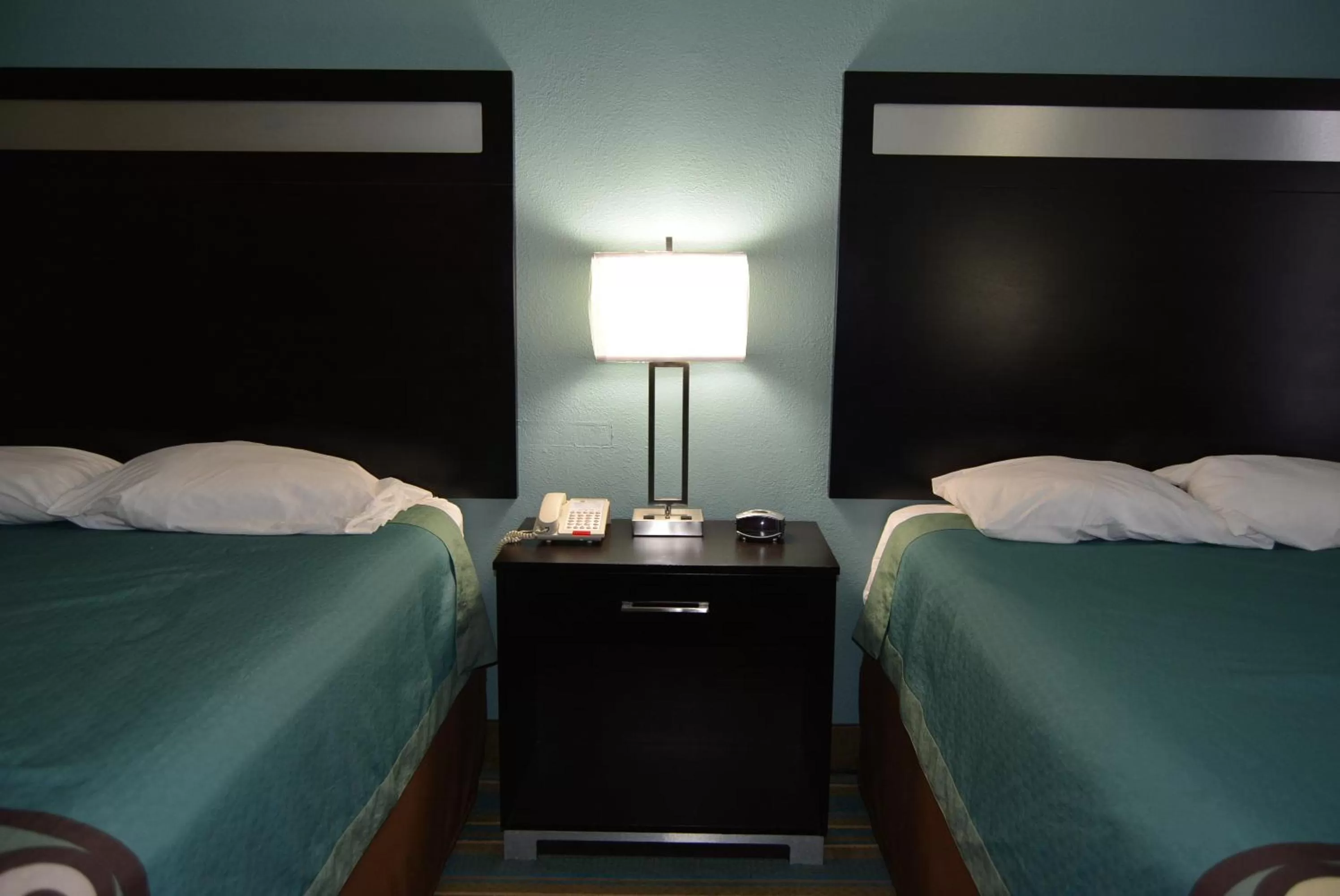 Super 8 by Wyndham Sulphur