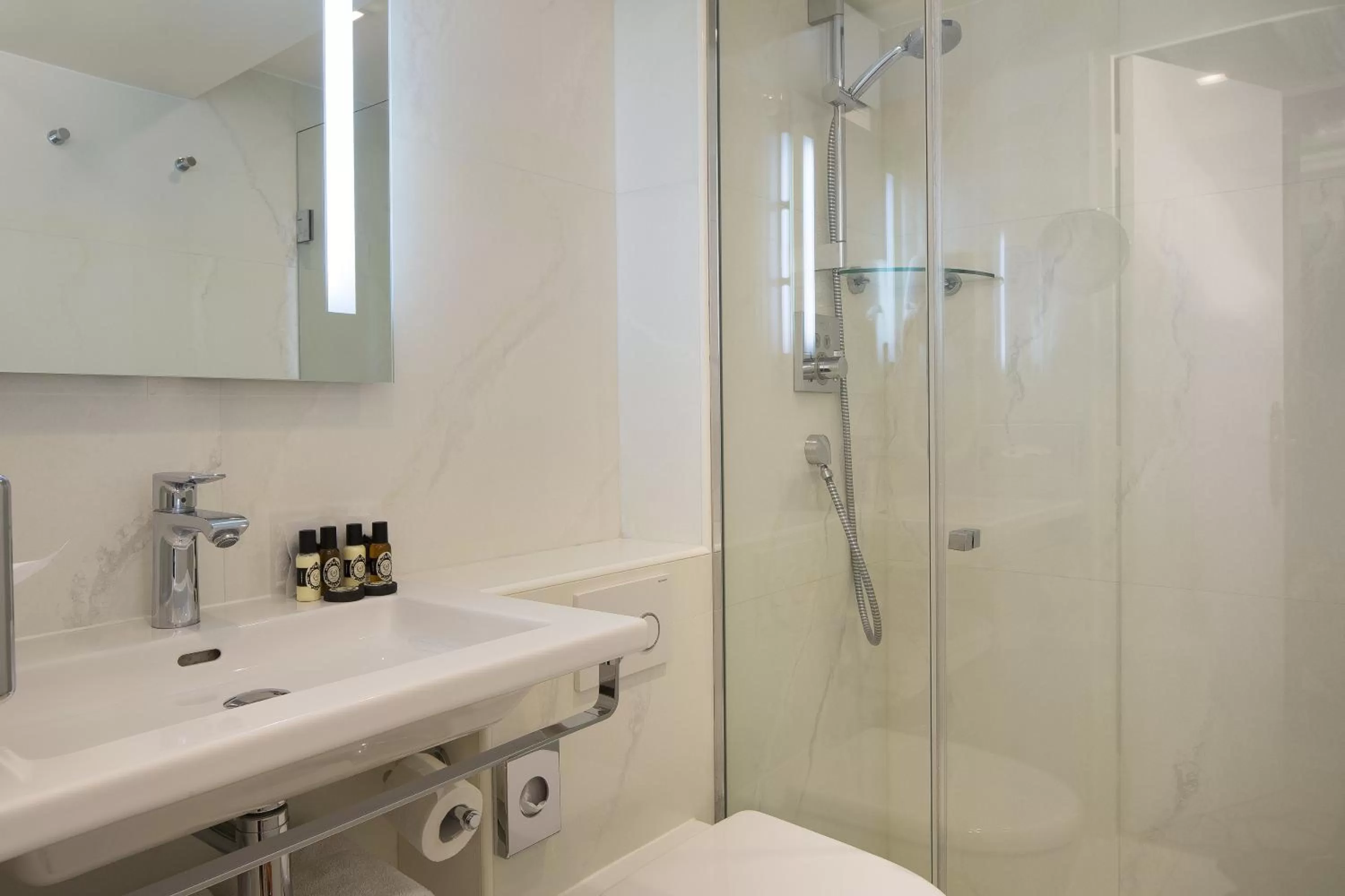 Bathroom in Académie Hôtel Saint Germain