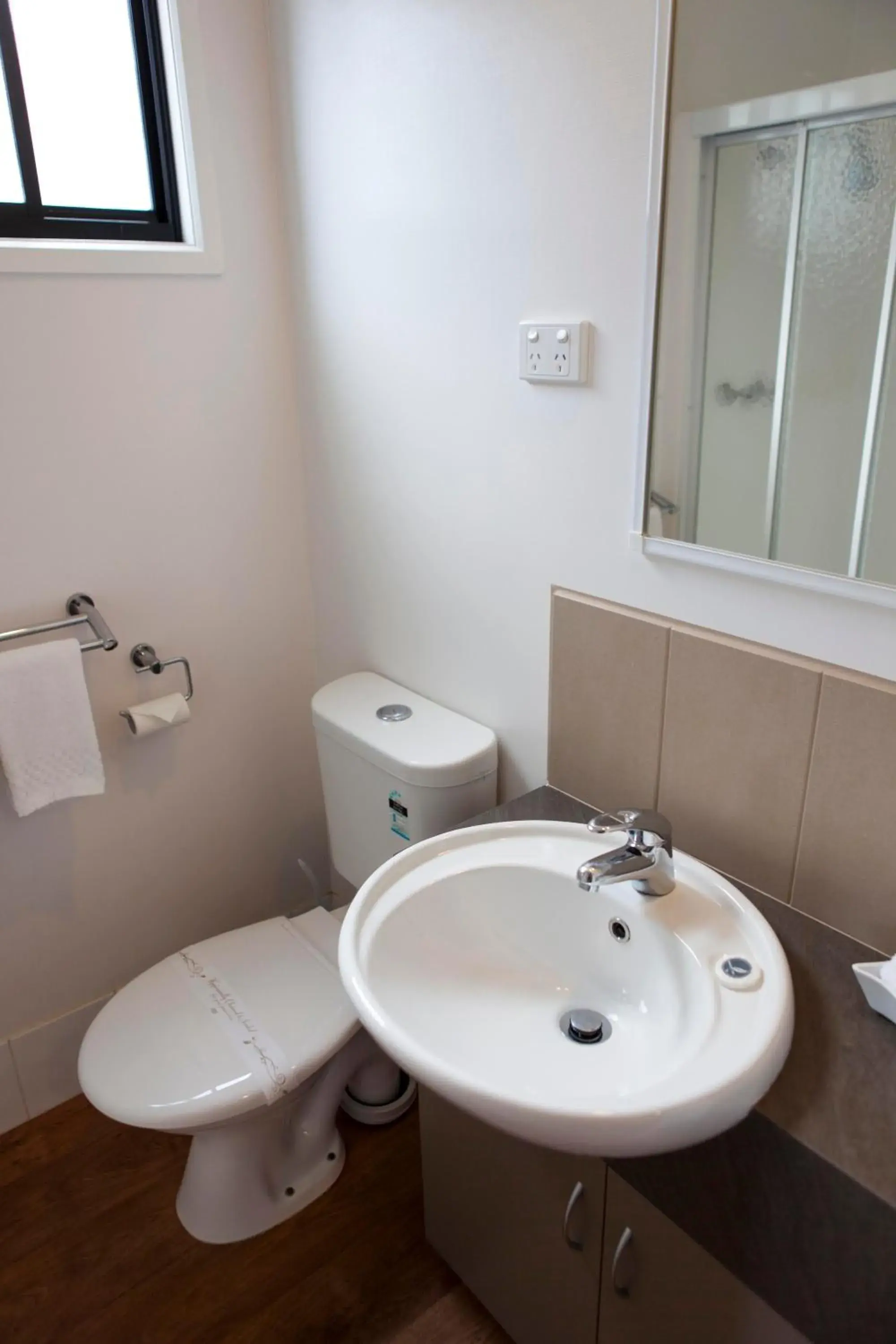 Toilet, Bathroom in Airport Tourist Village Melbourne