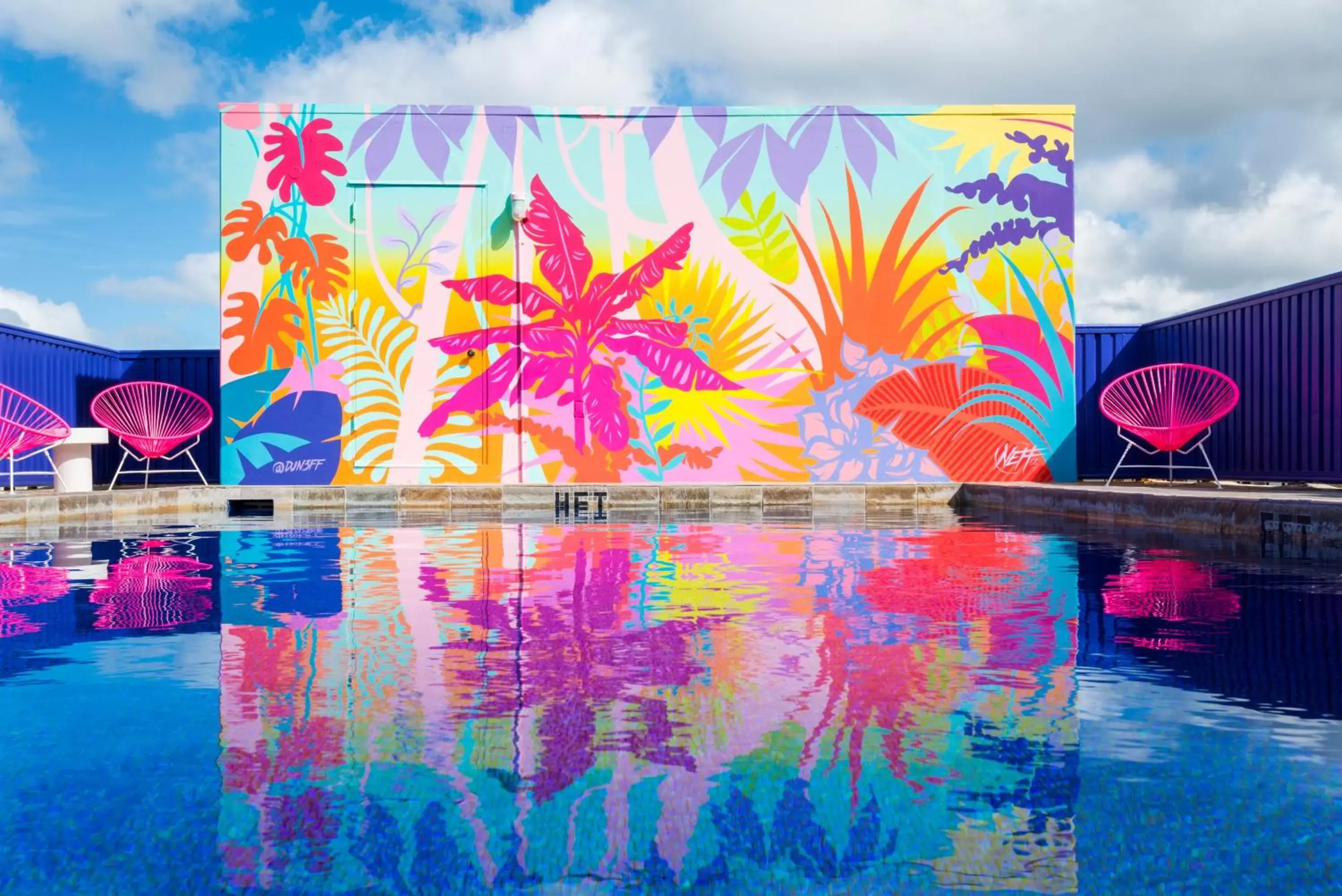 Swimming Pool in Shoreline Hotel Waikiki