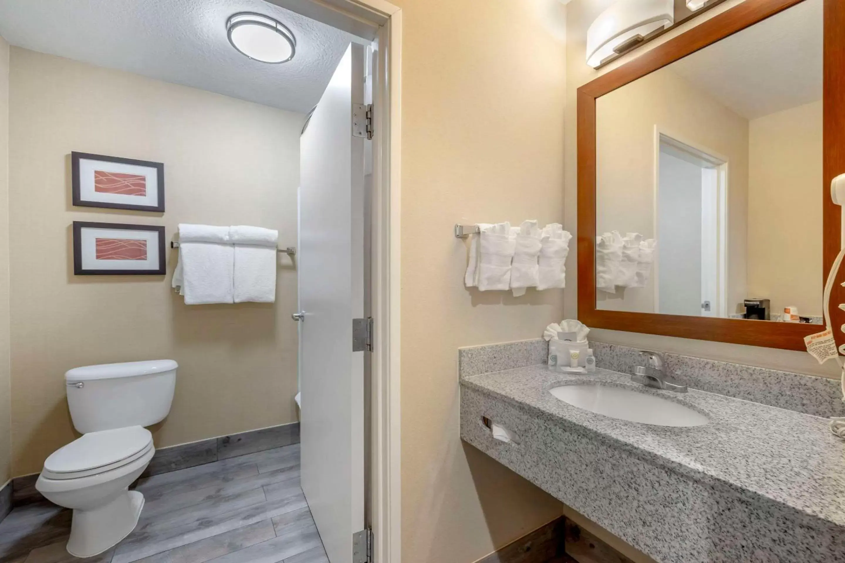 Bedroom, Bathroom in Comfort Inn & Suites Orem - Provo
