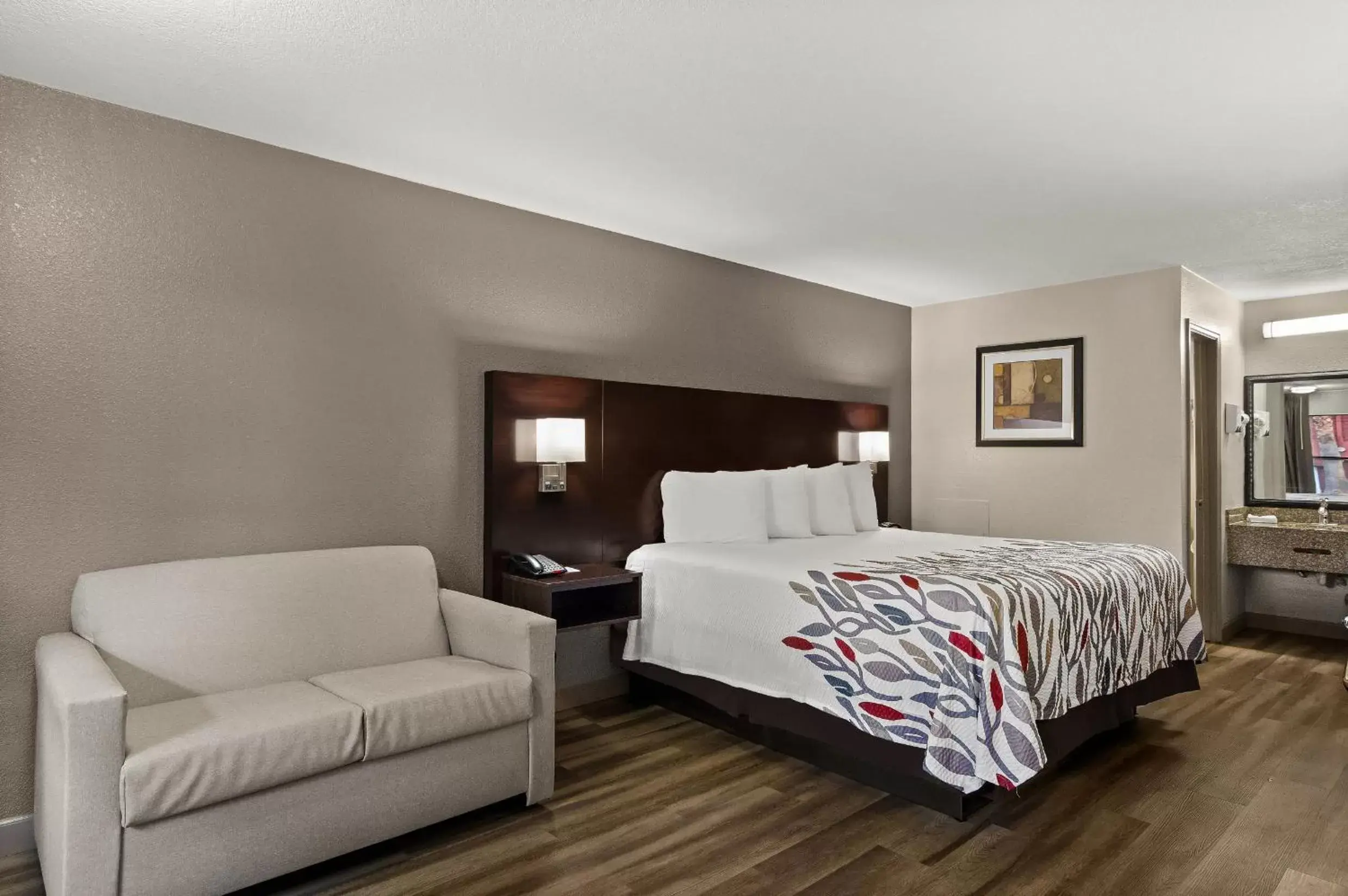 Guests, Bed in Red Roof Inn Baldwin Guests, Bed in Red Roof Inn Baldwin