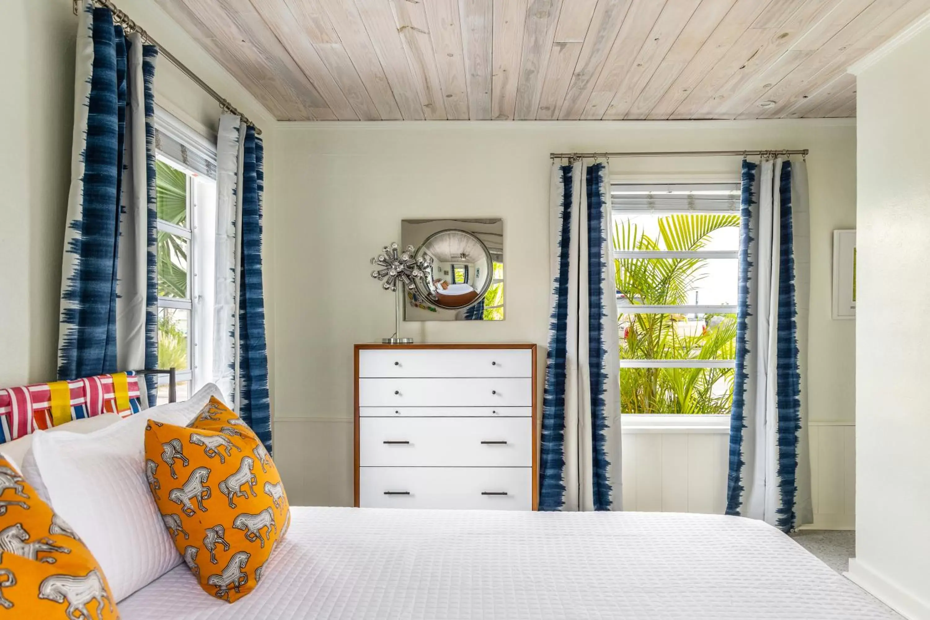 Bedroom, Bed in Sunset Inn and Cottages