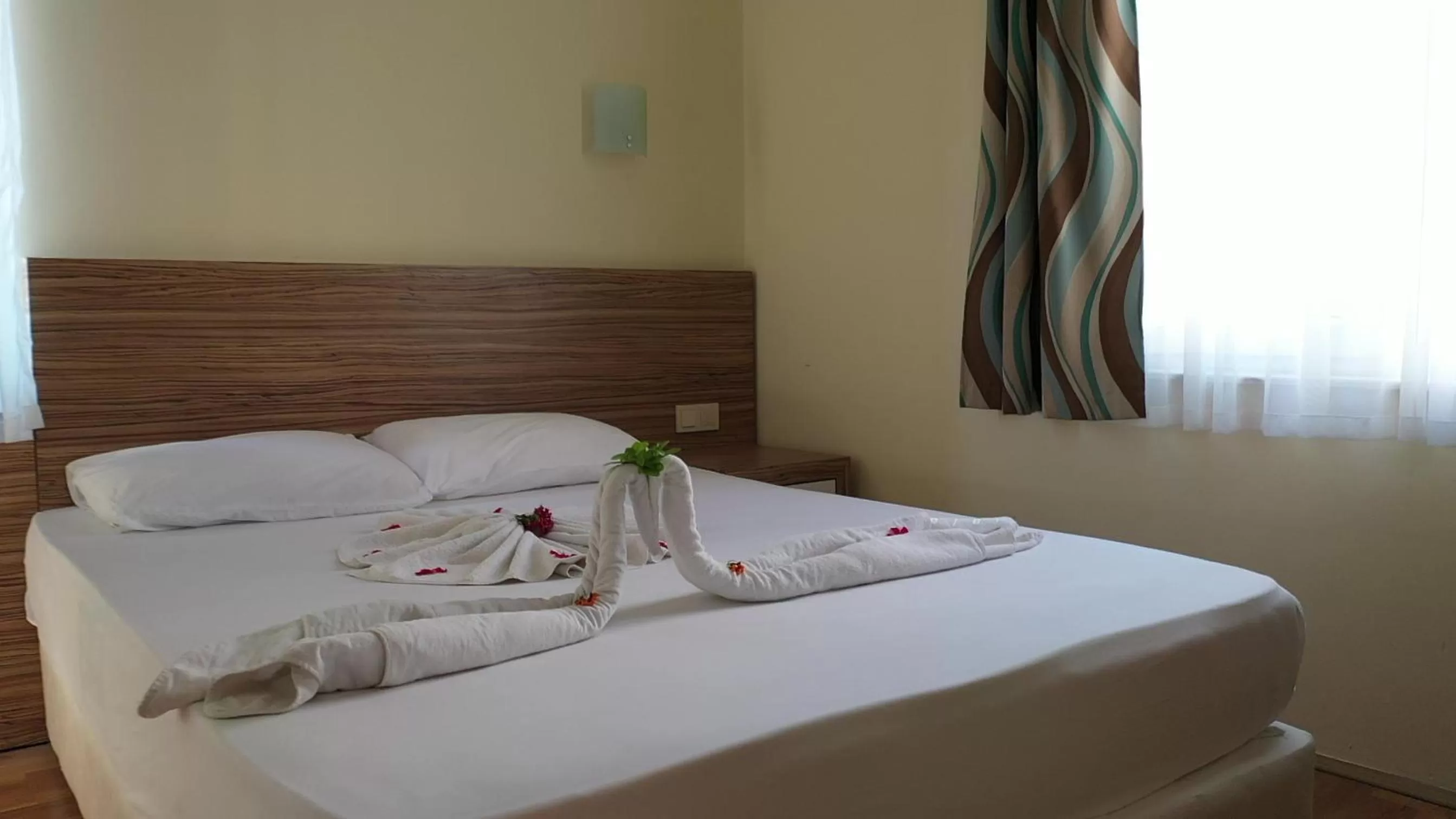 Bedroom, Bed in Yucesan Hotel