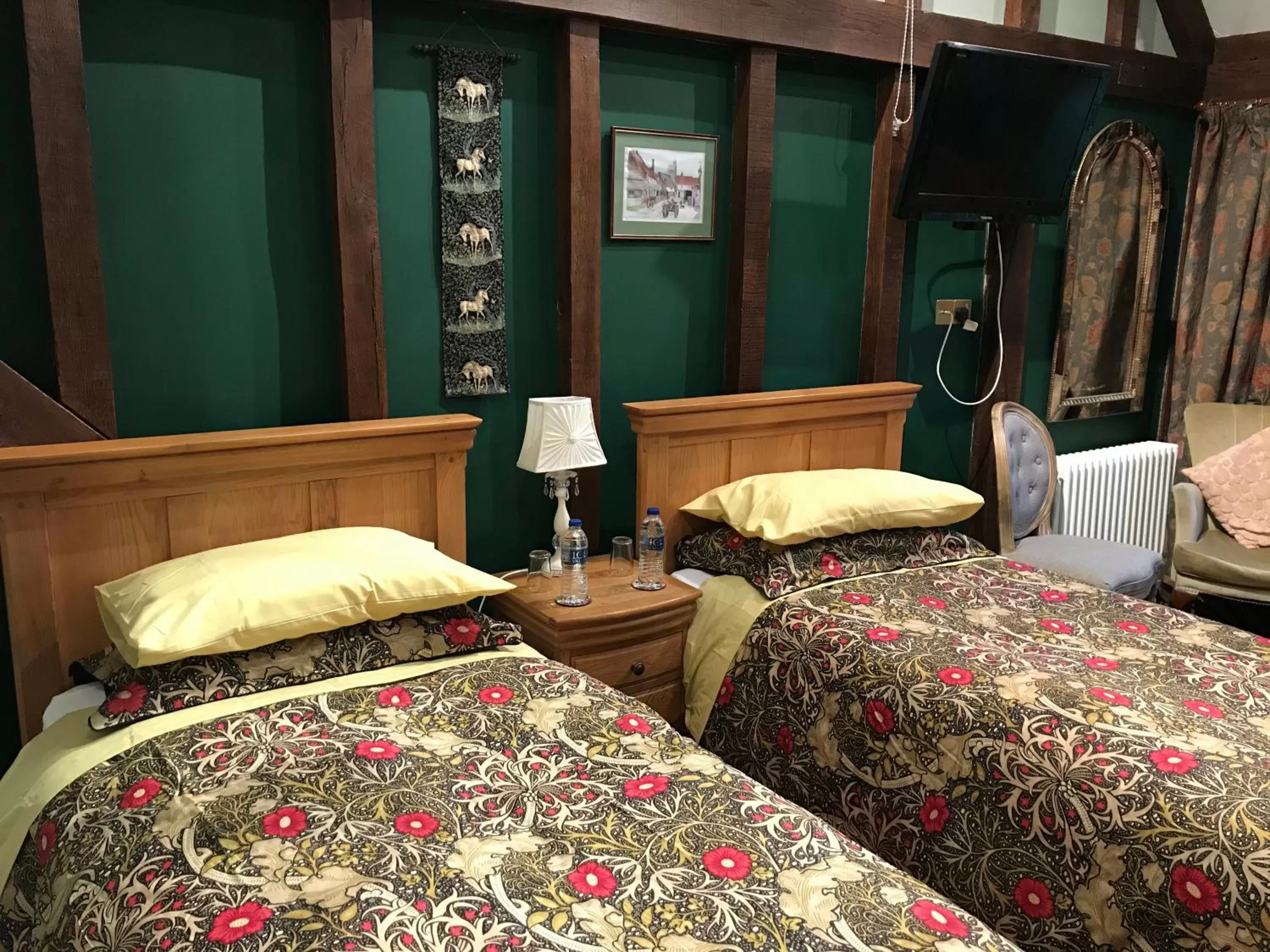 Bed in The Chequers Inn