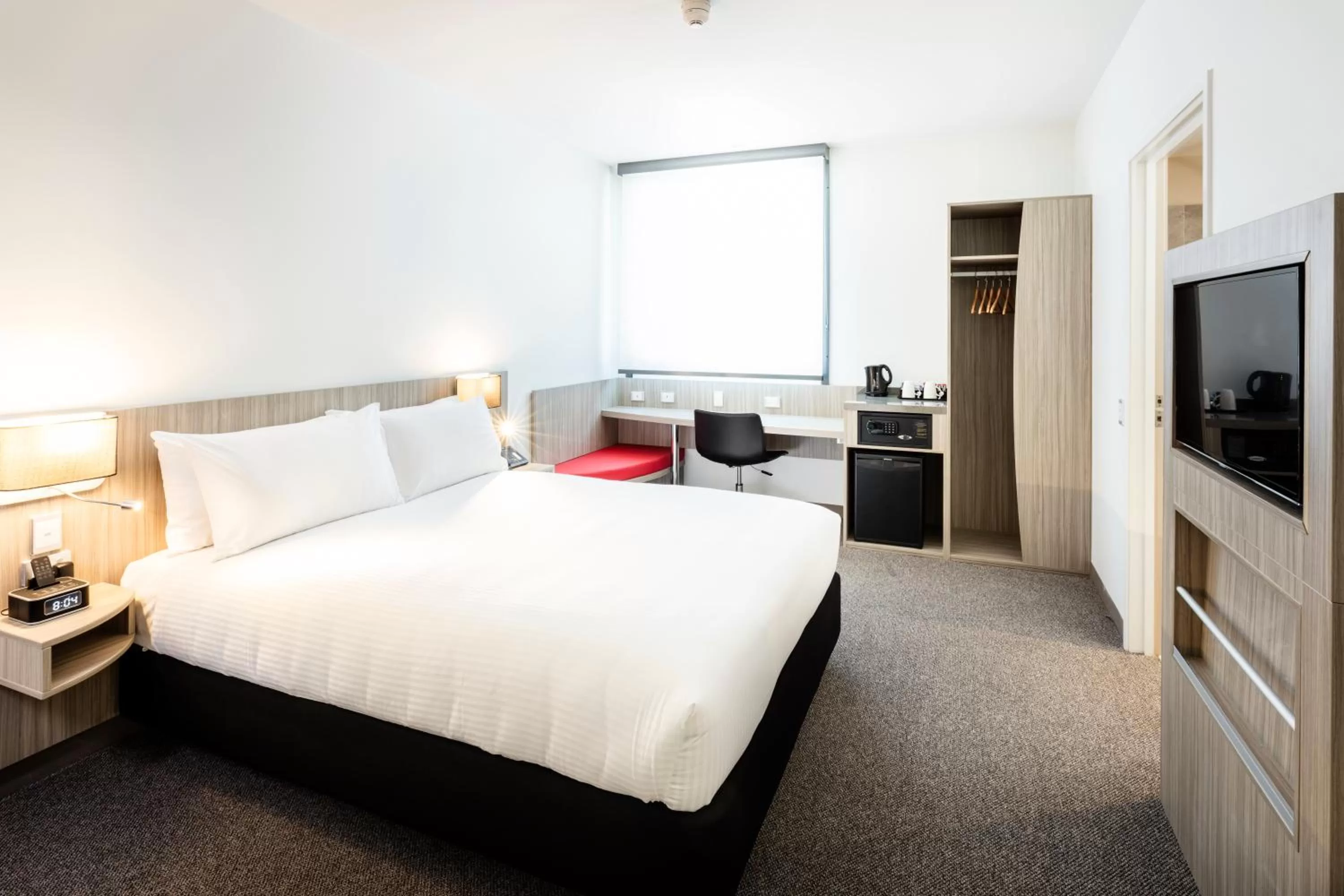 Bathroom, Bed in Ibis Mackay