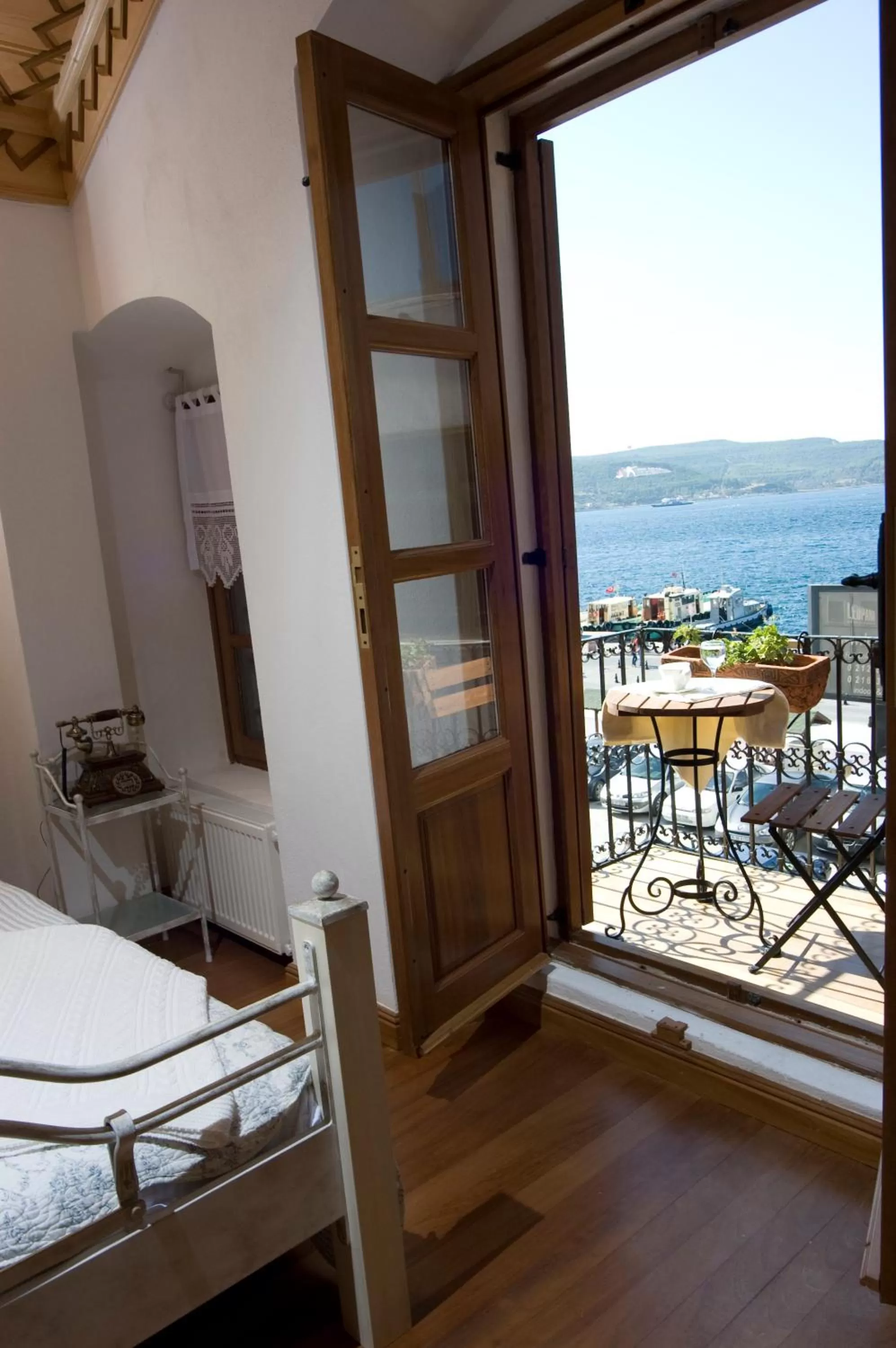 Bed in Hotel Des Etrangers - Special Category