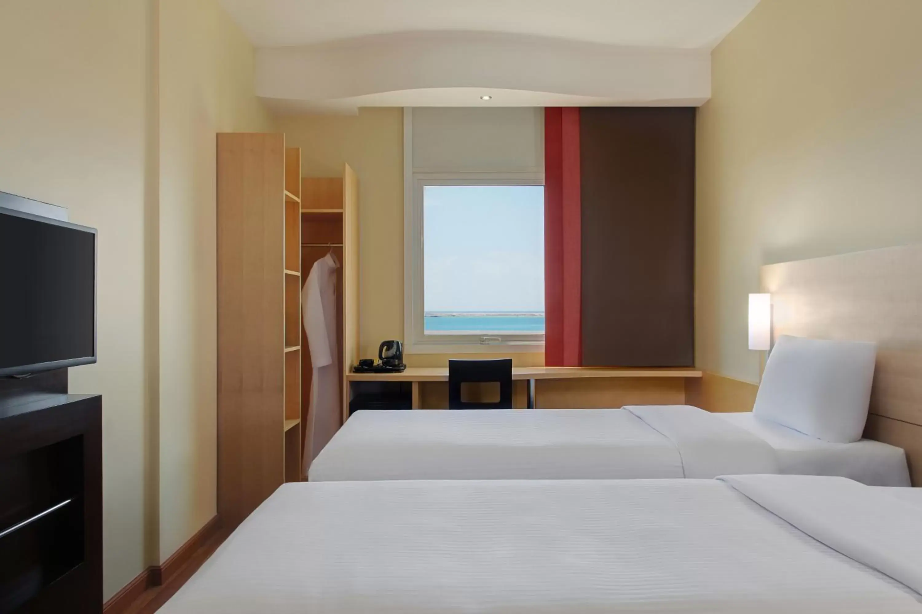 Bedroom, Bed in Ibis Yanbu