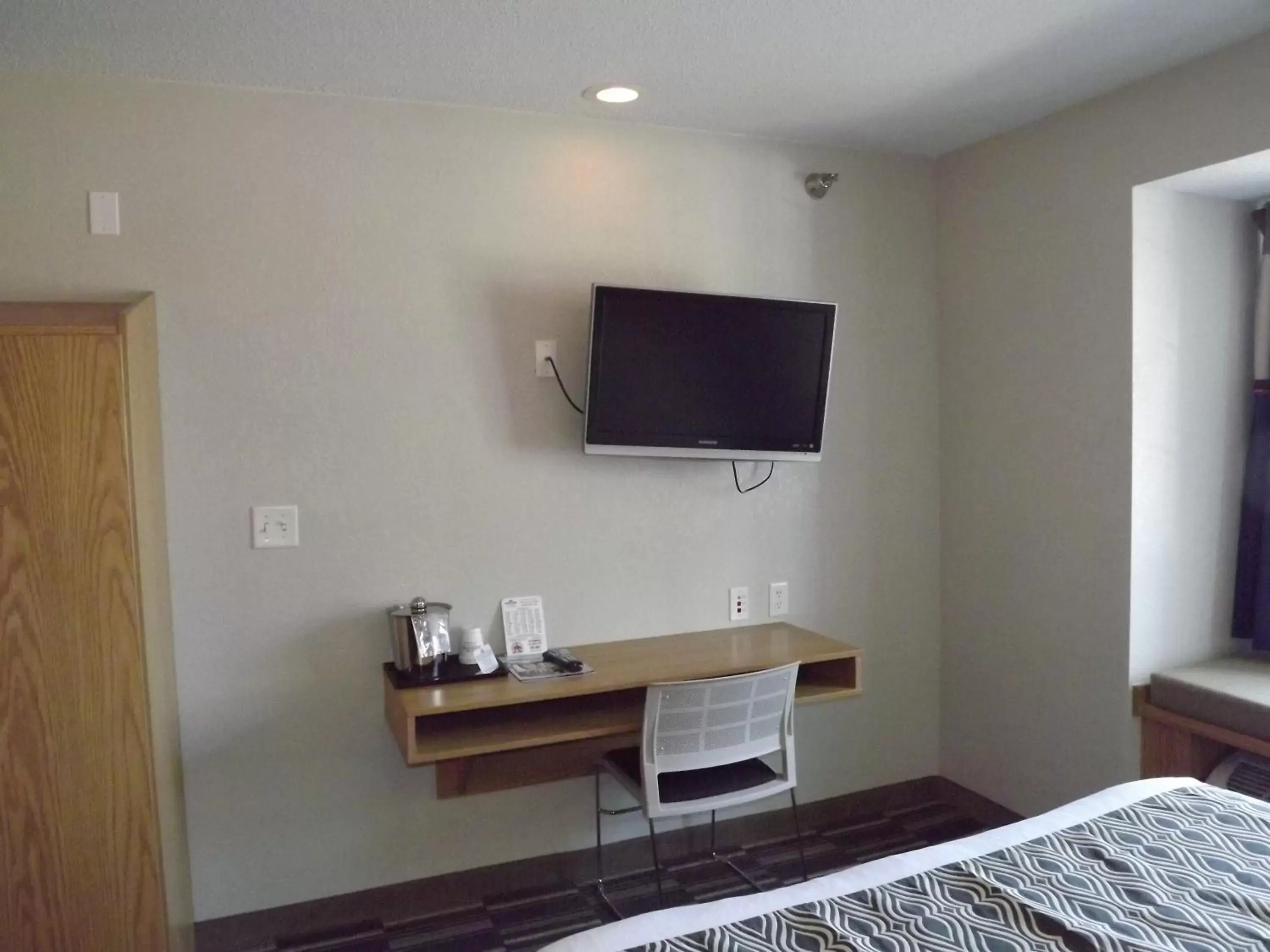 Other, TV/Entertainment Center in MICROTEL Inn and Suites - Ames