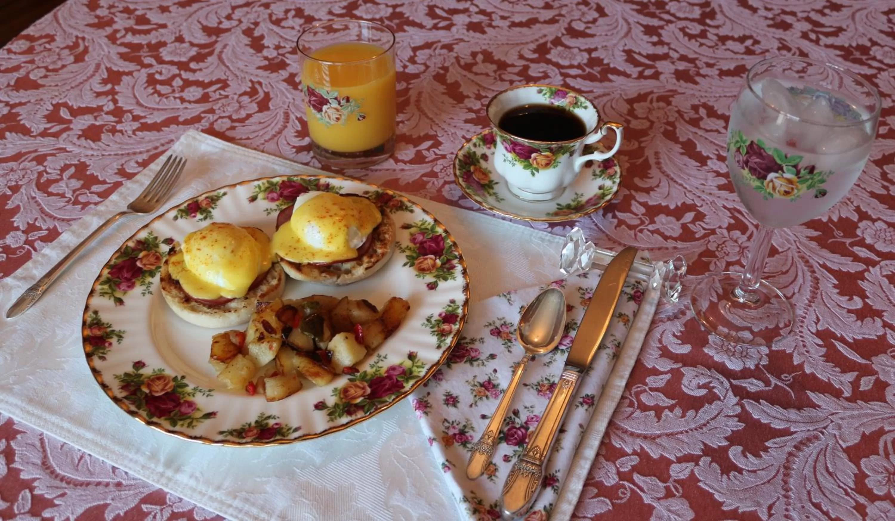 Breakfast in Rose Heart Inn