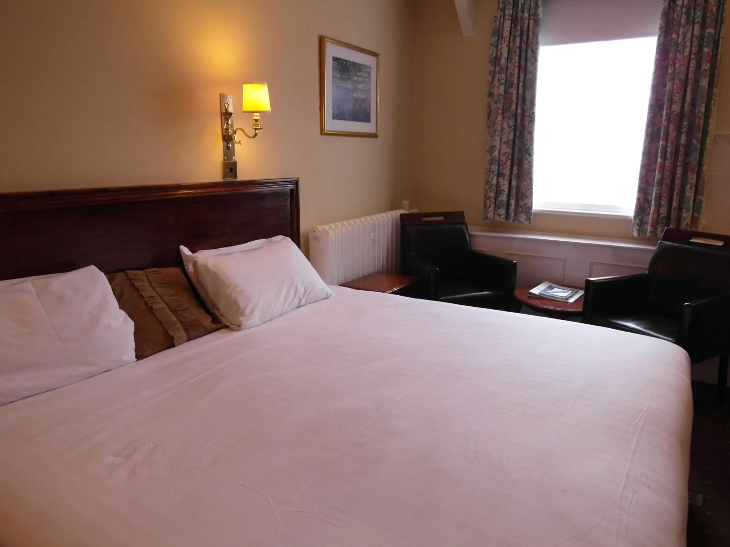 Bedroom, Bed in Best Western The George Hotel, Swaffham