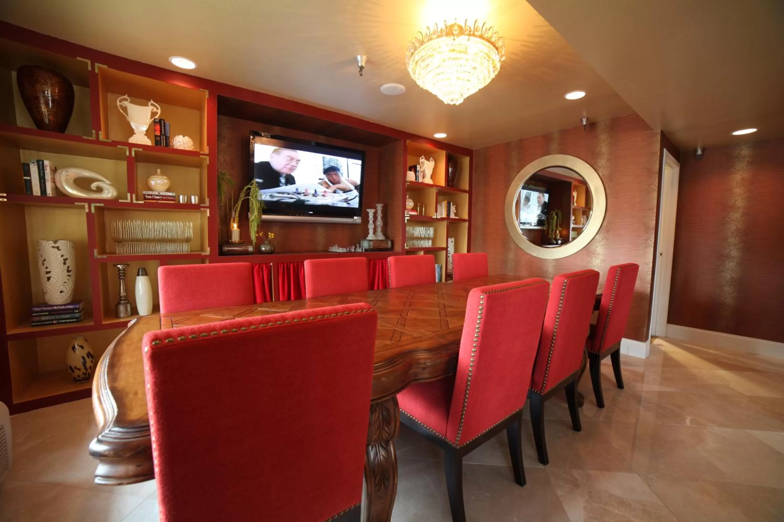 Communal lounge/ TV room in Hotel Le Reve Pasadena