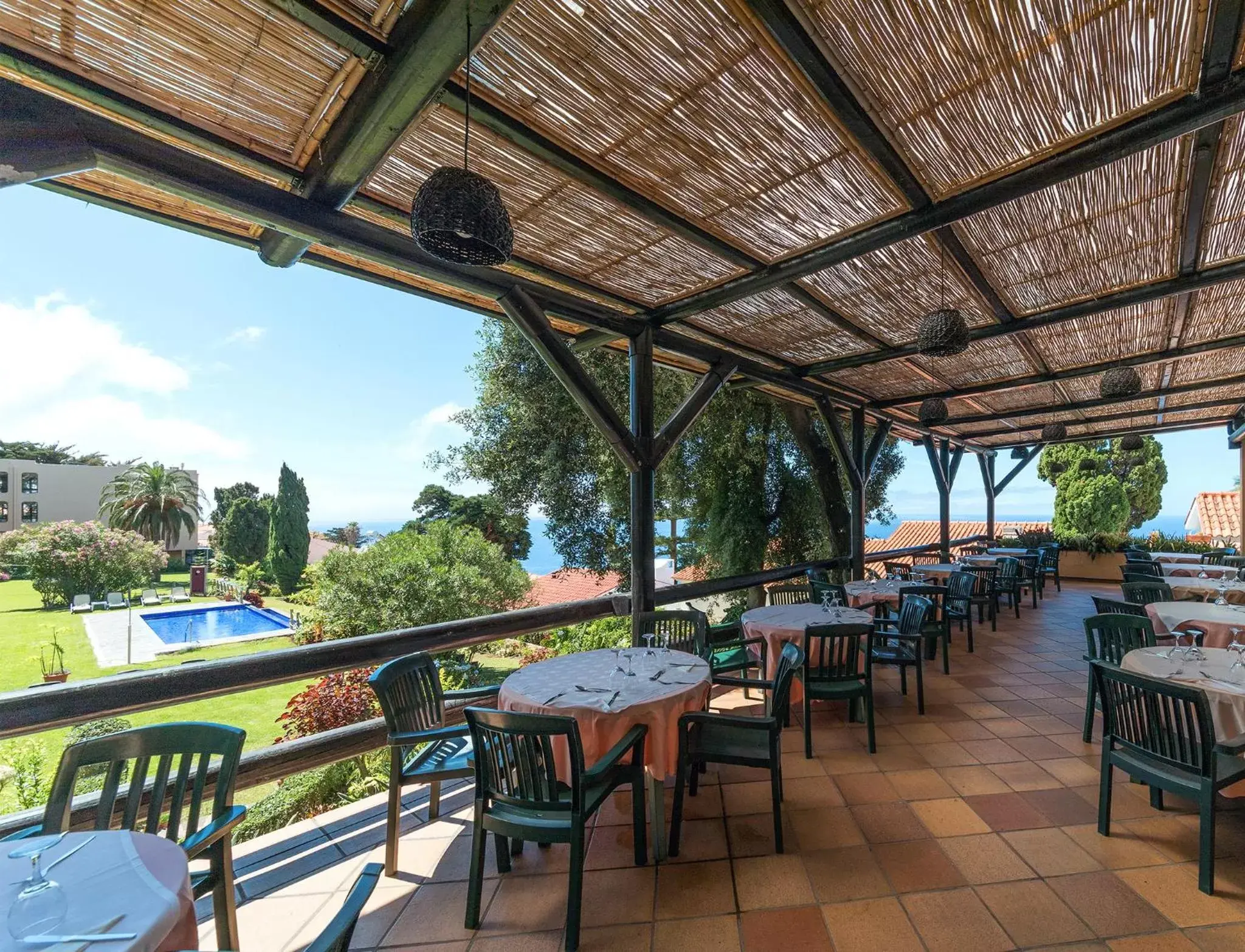 Restaurant/places to eat, Pool View in Dom Pedro Garajau