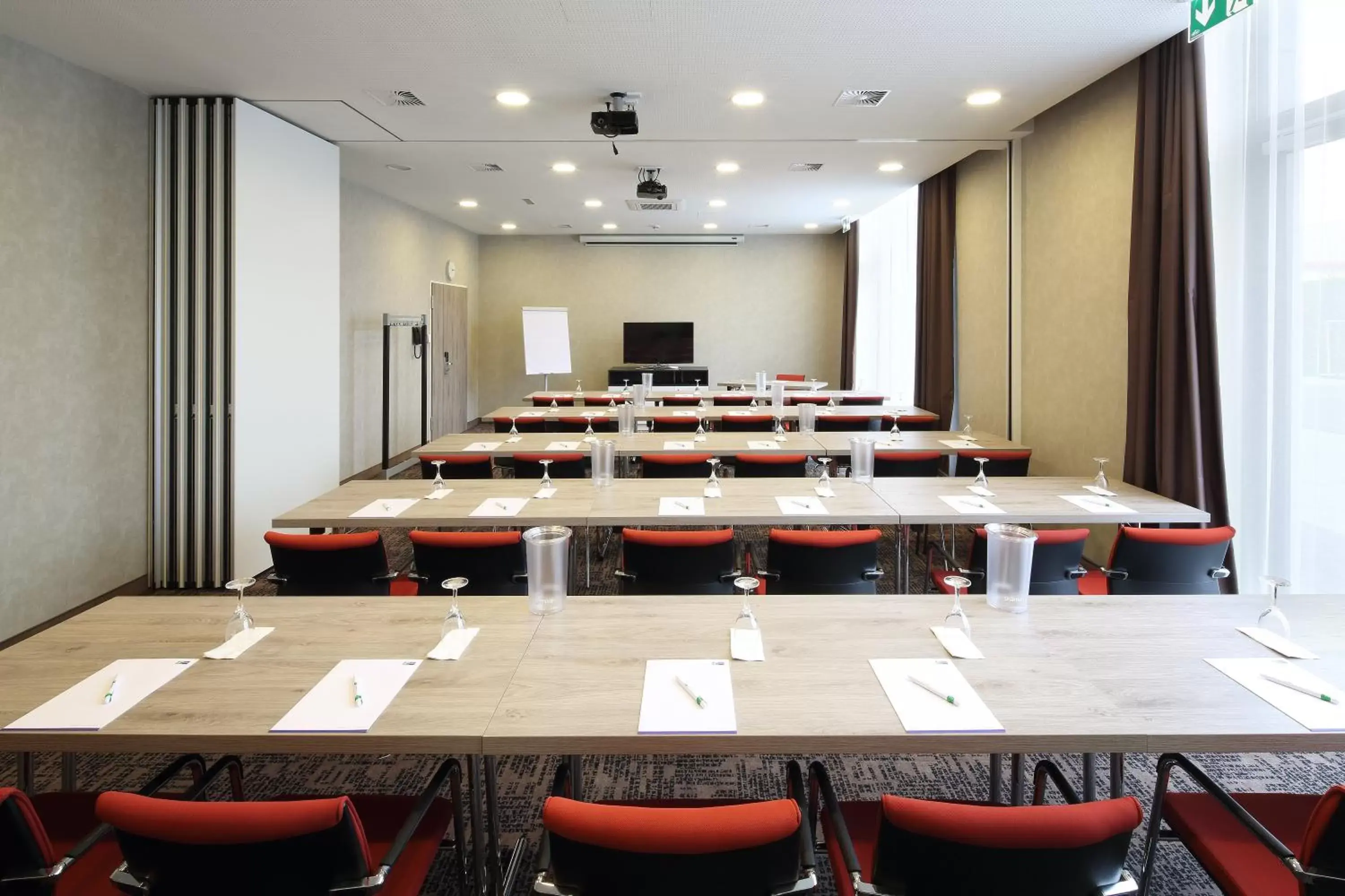 Meeting/conference room in Holiday Inn Express Friedrichshafen, an IHG Hotel