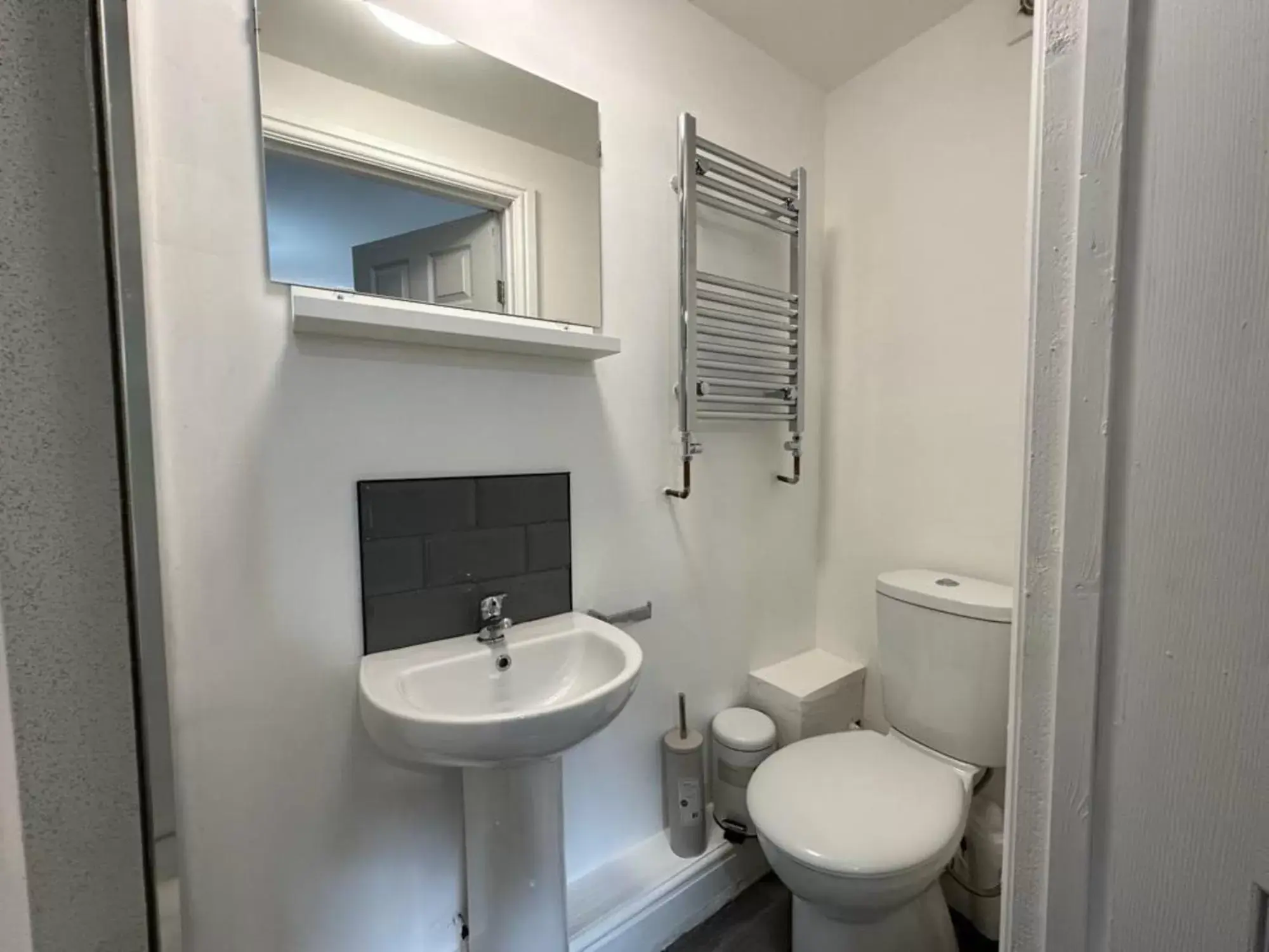 Bathroom in The Fishpond - Premier Nottingham Studios