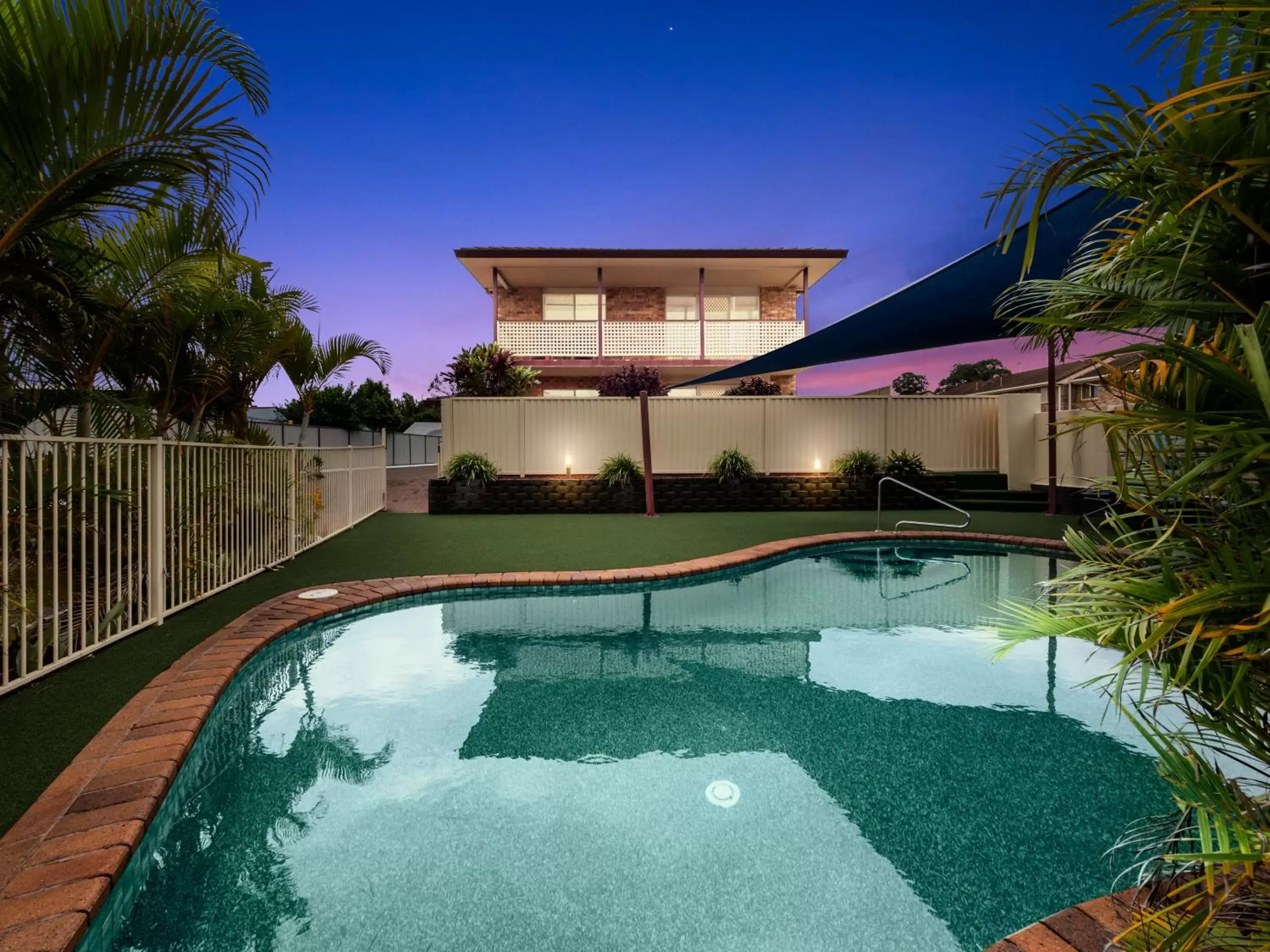 Swimming Pool in Kennedy Drive Airport Motel